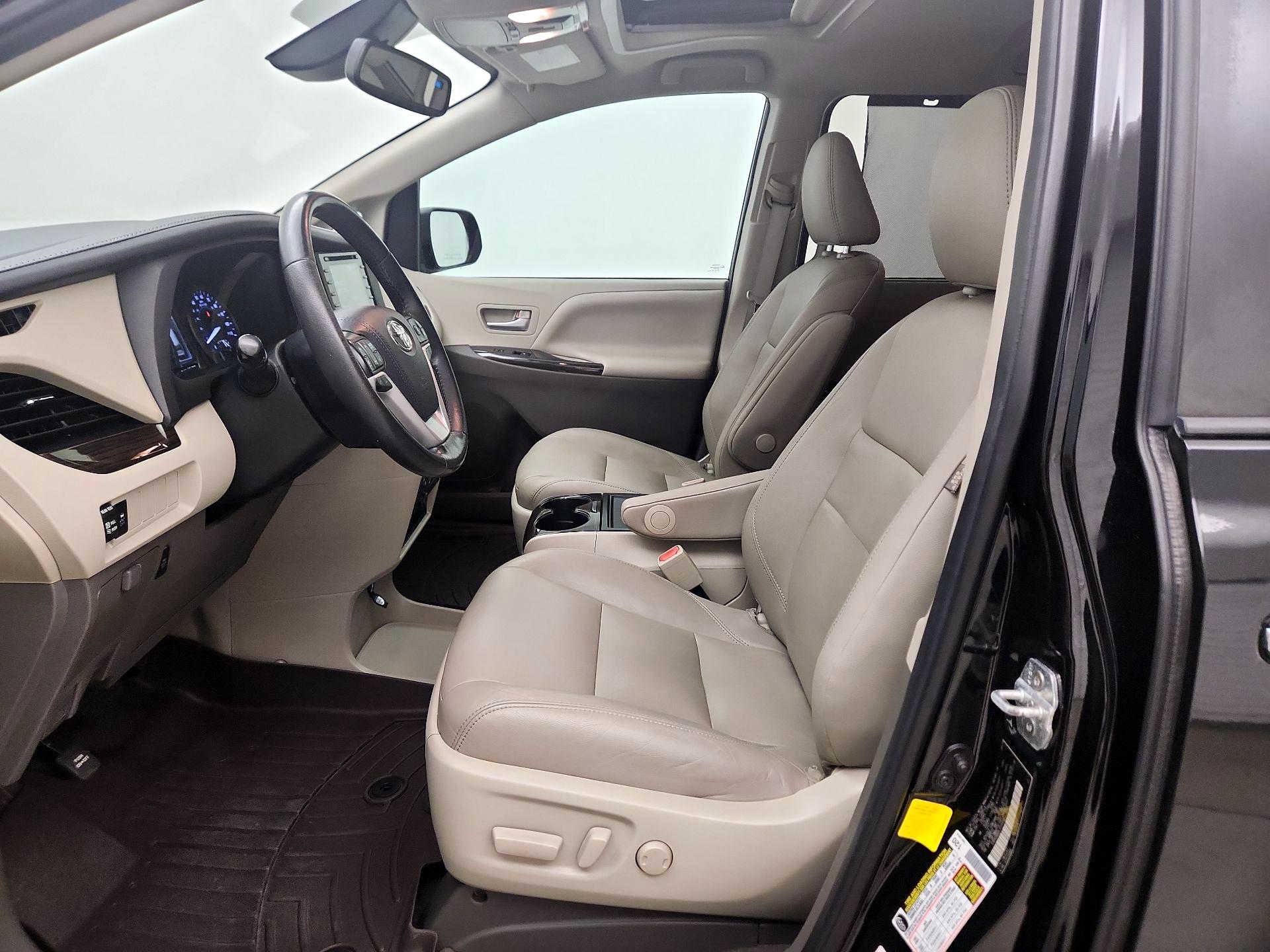 Thumbnail: 2020 Toyota Sienna - 11