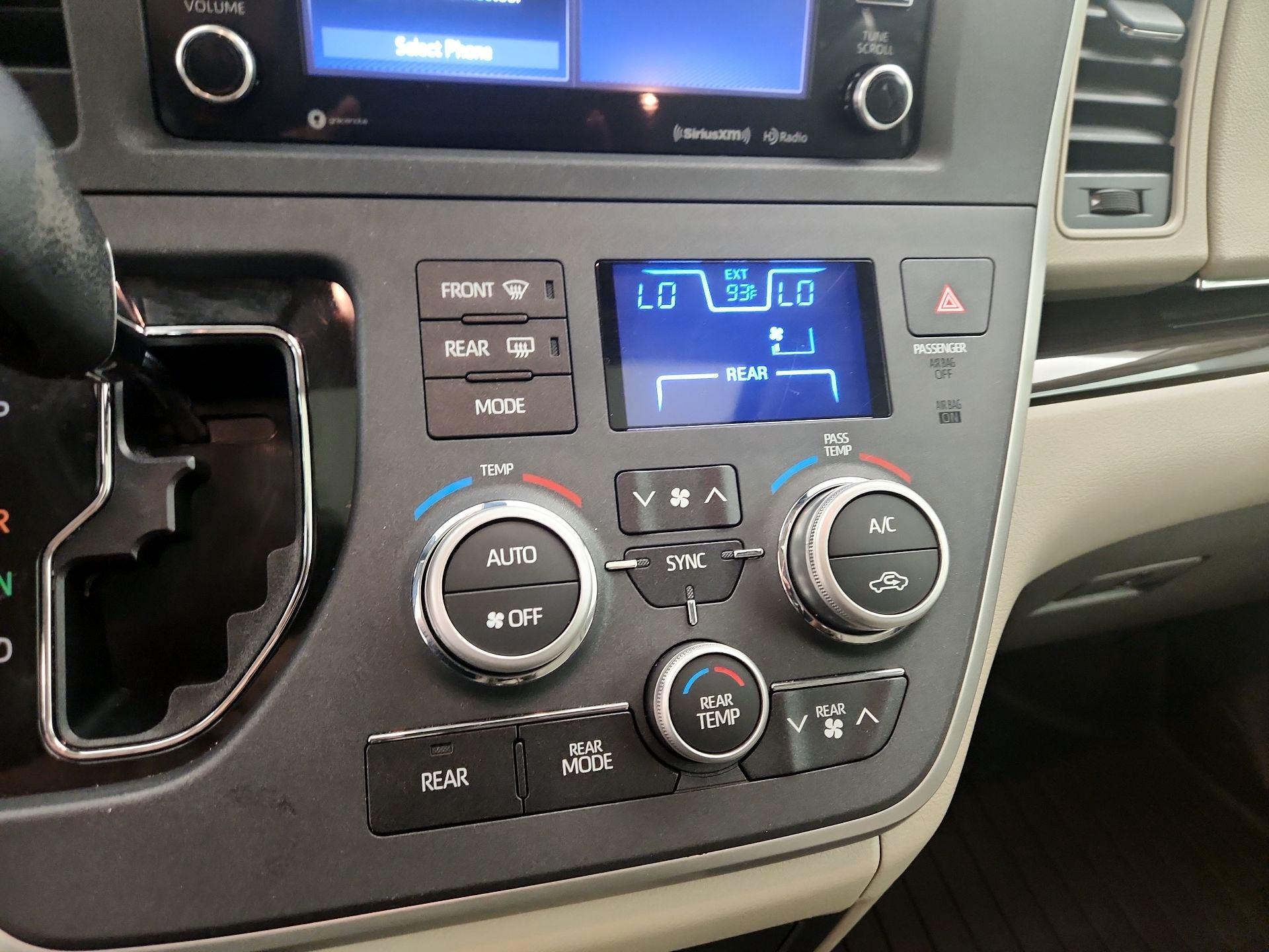 Thumbnail: 2020 Toyota Sienna - 16