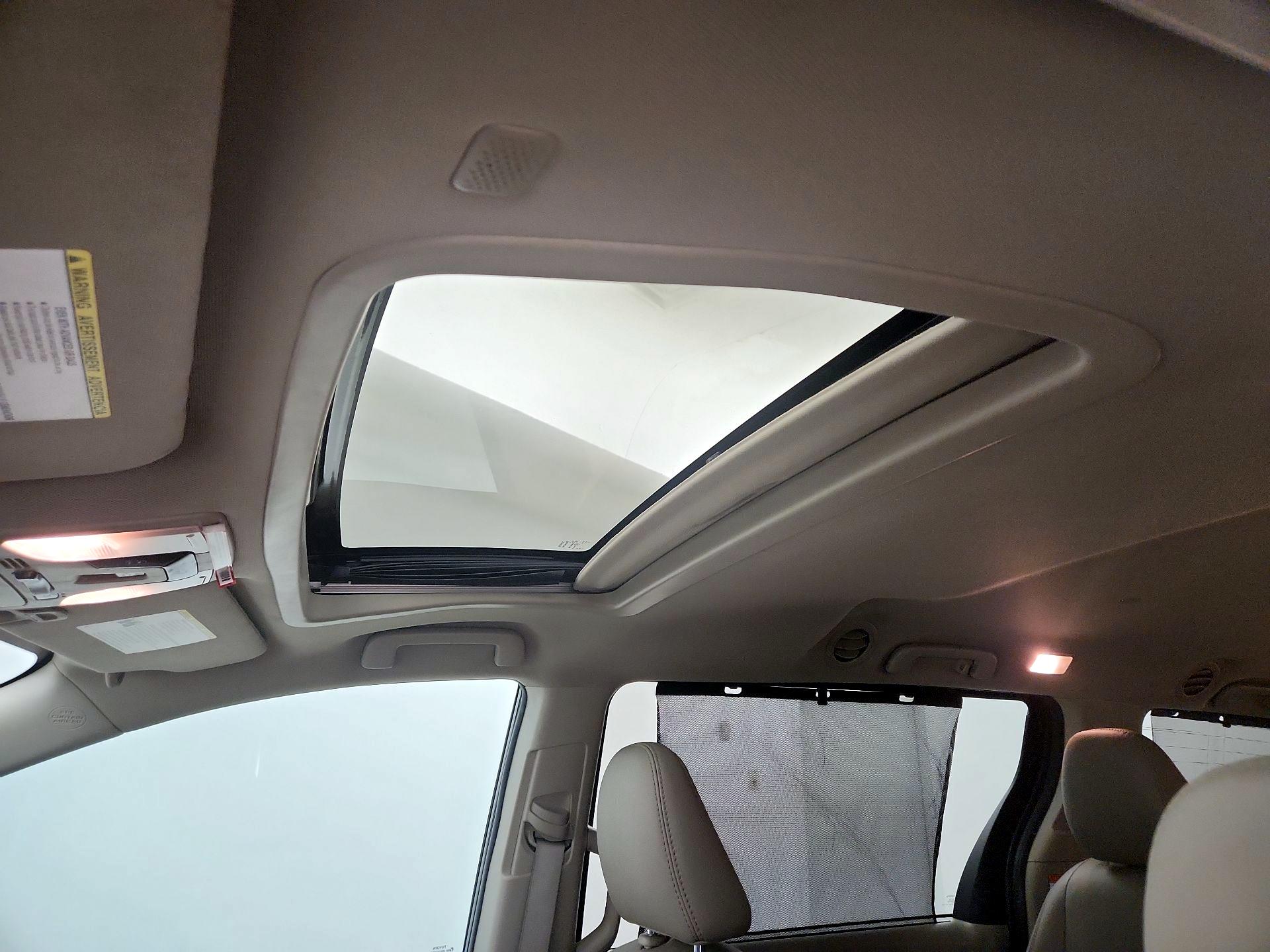 Thumbnail: 2020 Toyota Sienna - 19