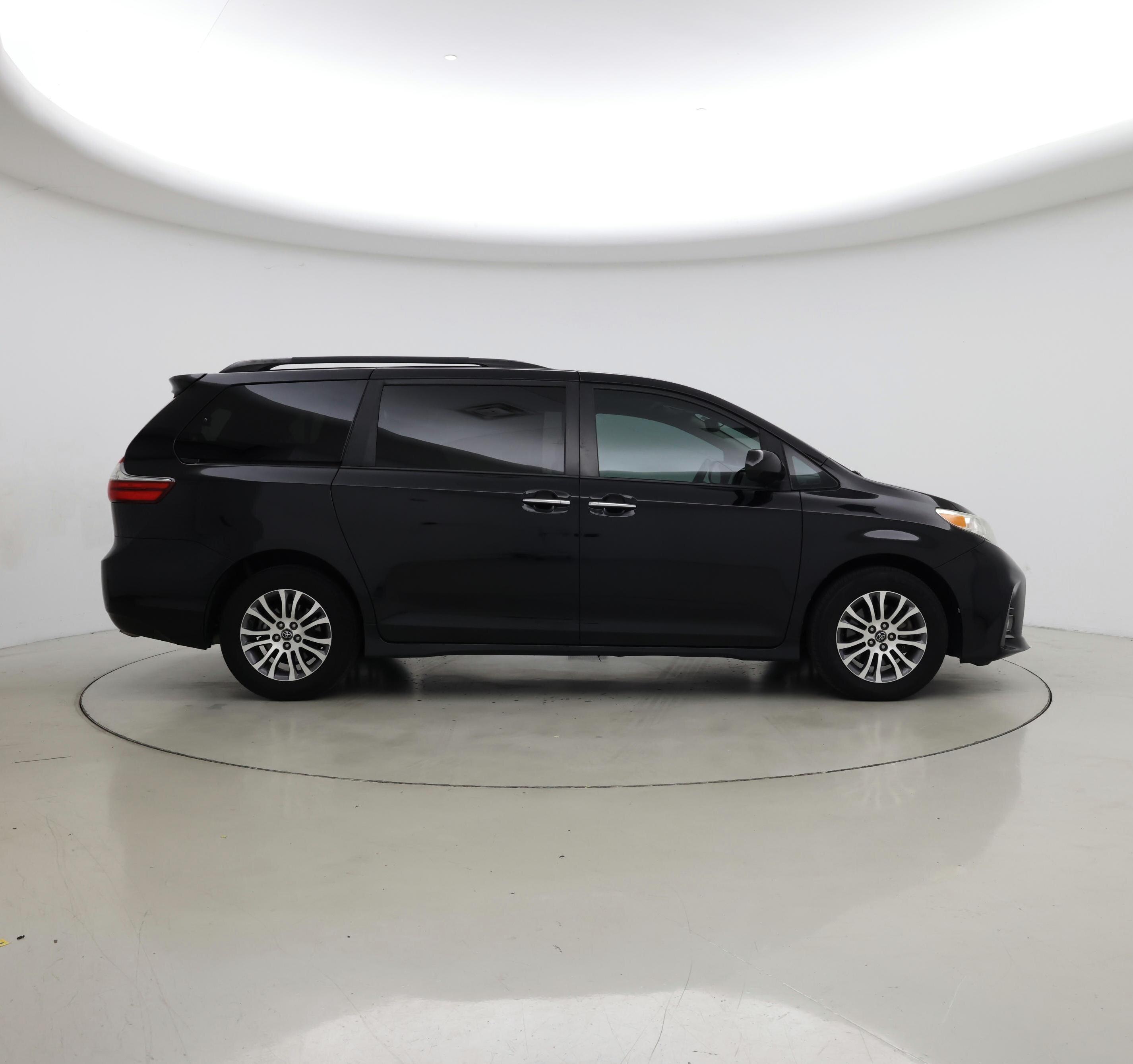 Thumbnail: 2020 Toyota Sienna - 7