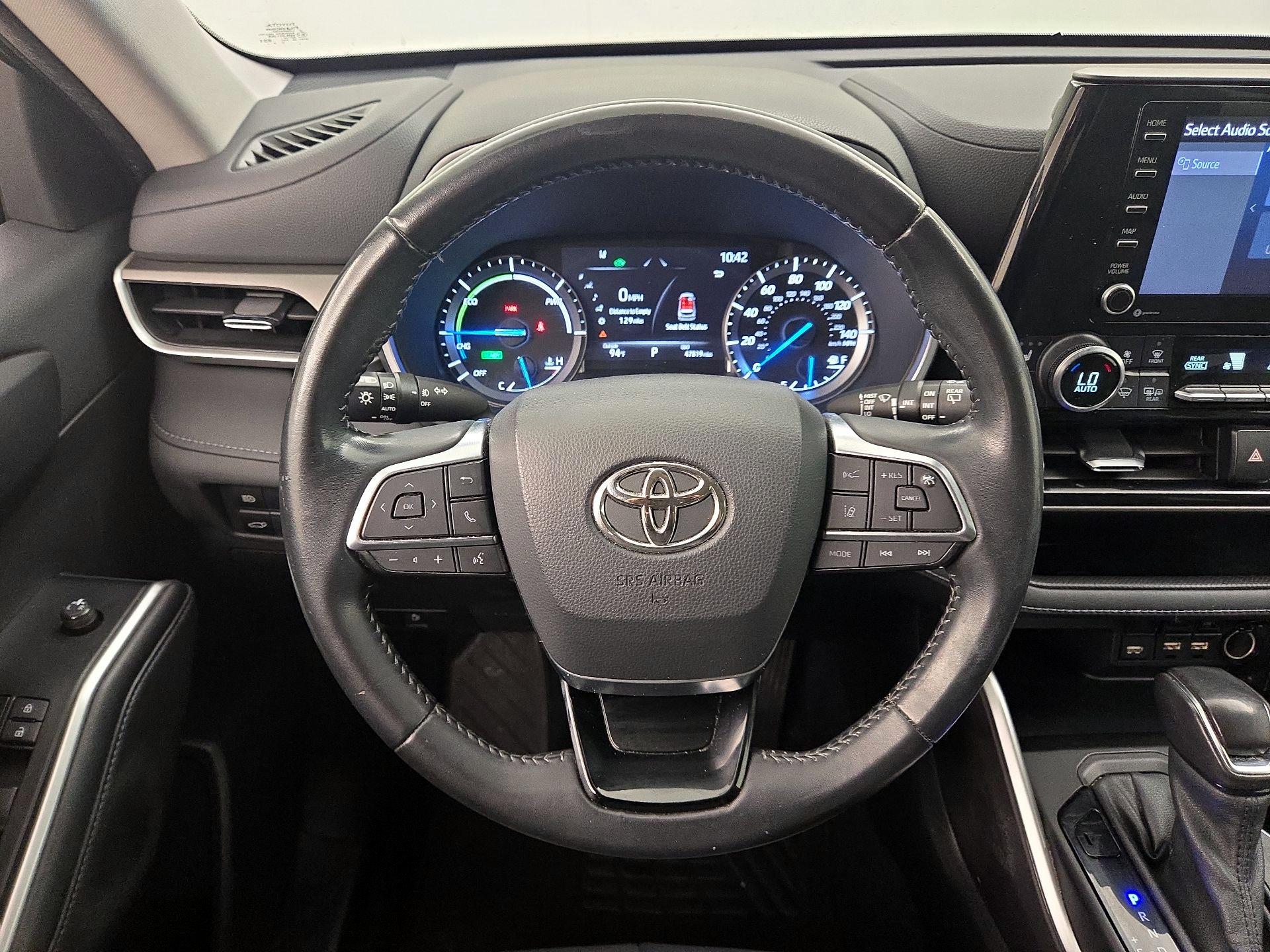 Thumbnail: 2021 Toyota Highlander - 10
