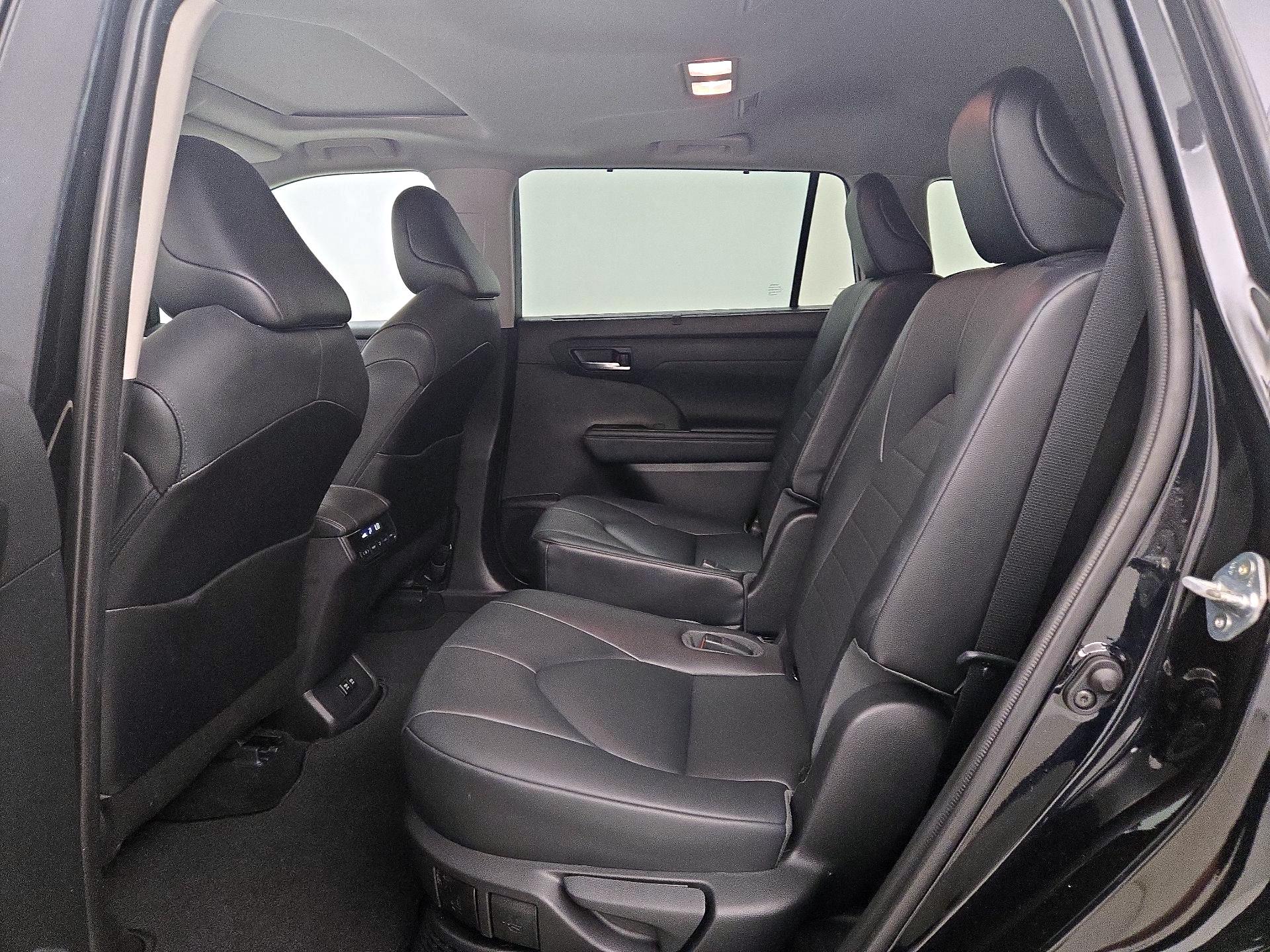 Thumbnail: 2021 Toyota Highlander - 20