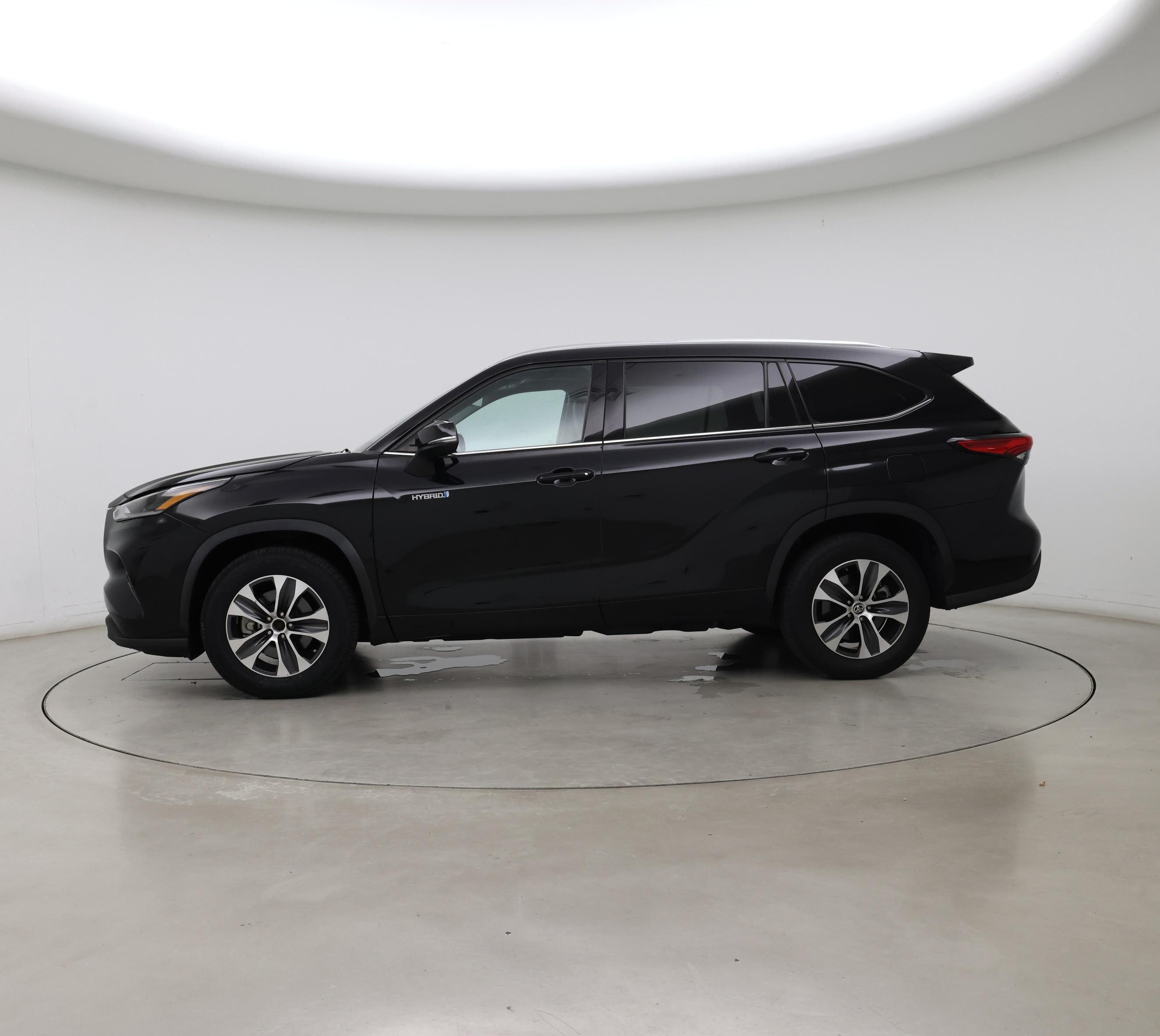 Thumbnail: 2021 Toyota Highlander - 3