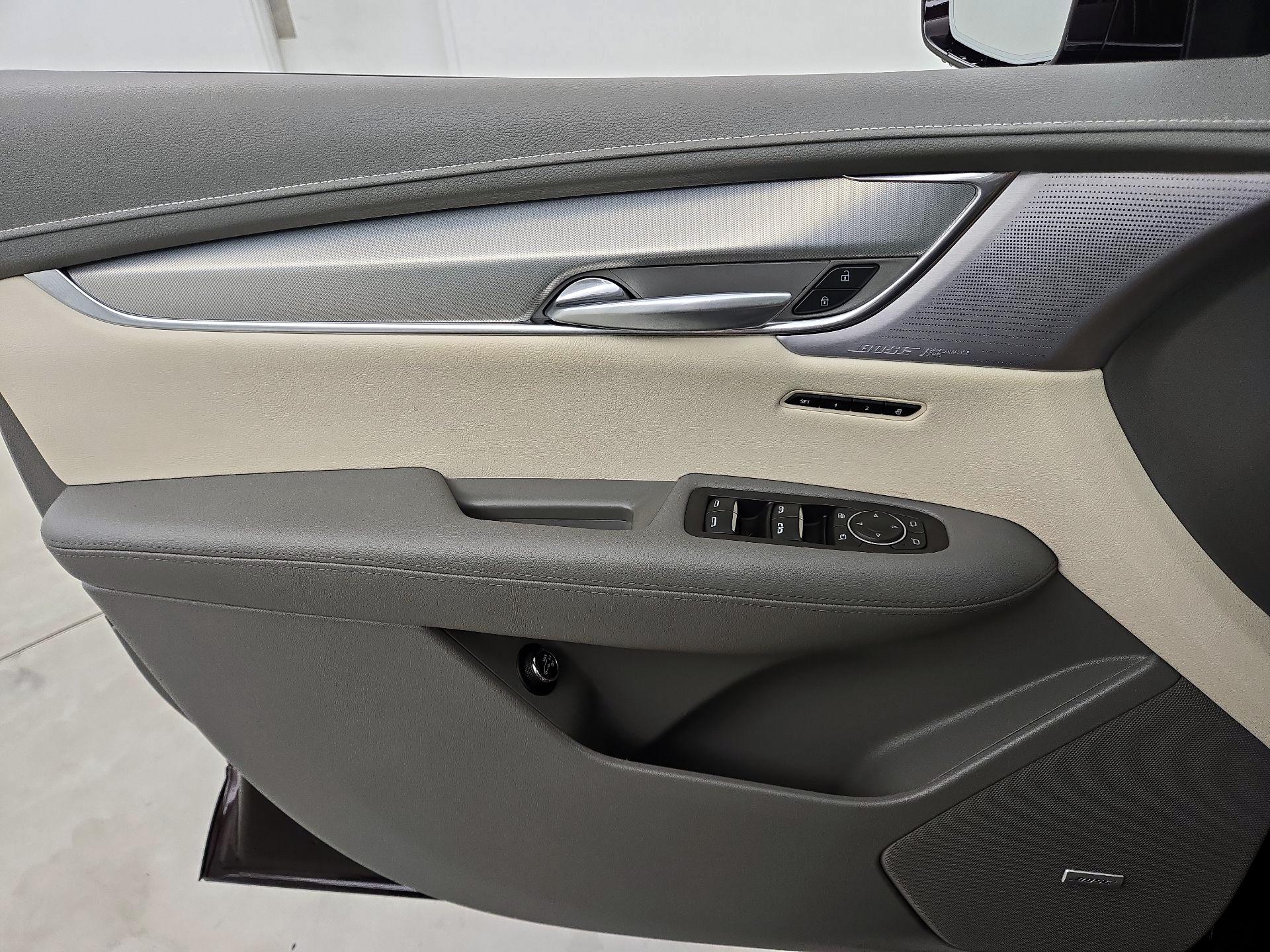 Thumbnail: 2020 Cadillac XT5 - 12