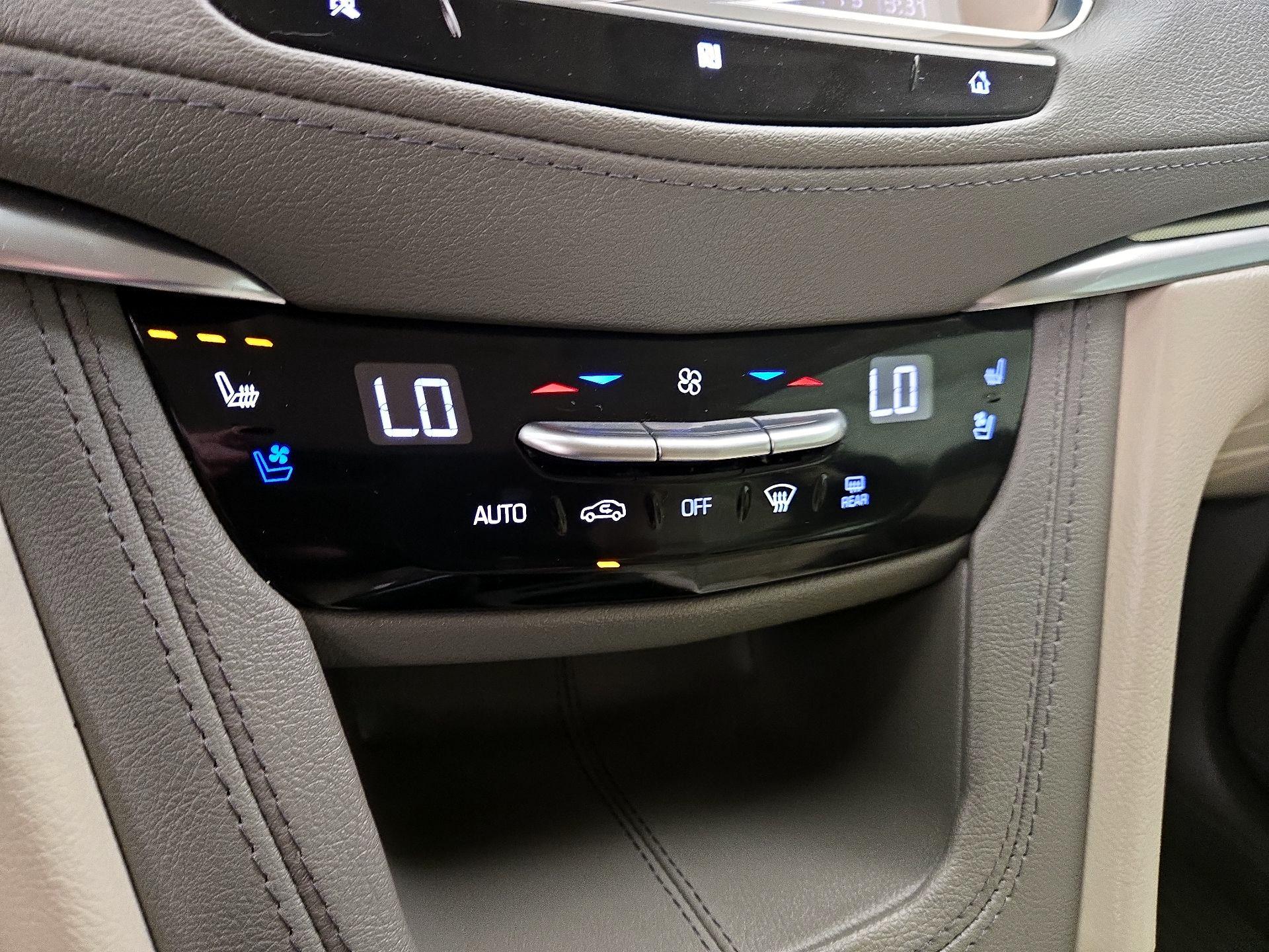 Thumbnail: 2020 Cadillac XT5 - 17