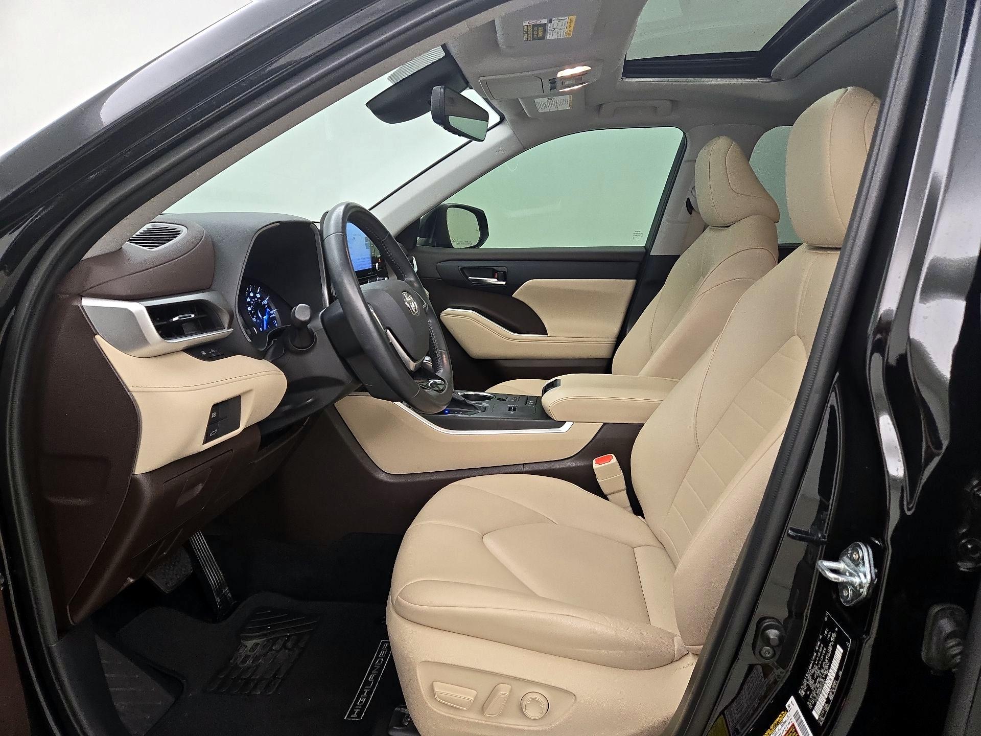 Thumbnail: 2021 Toyota Highlander - 11