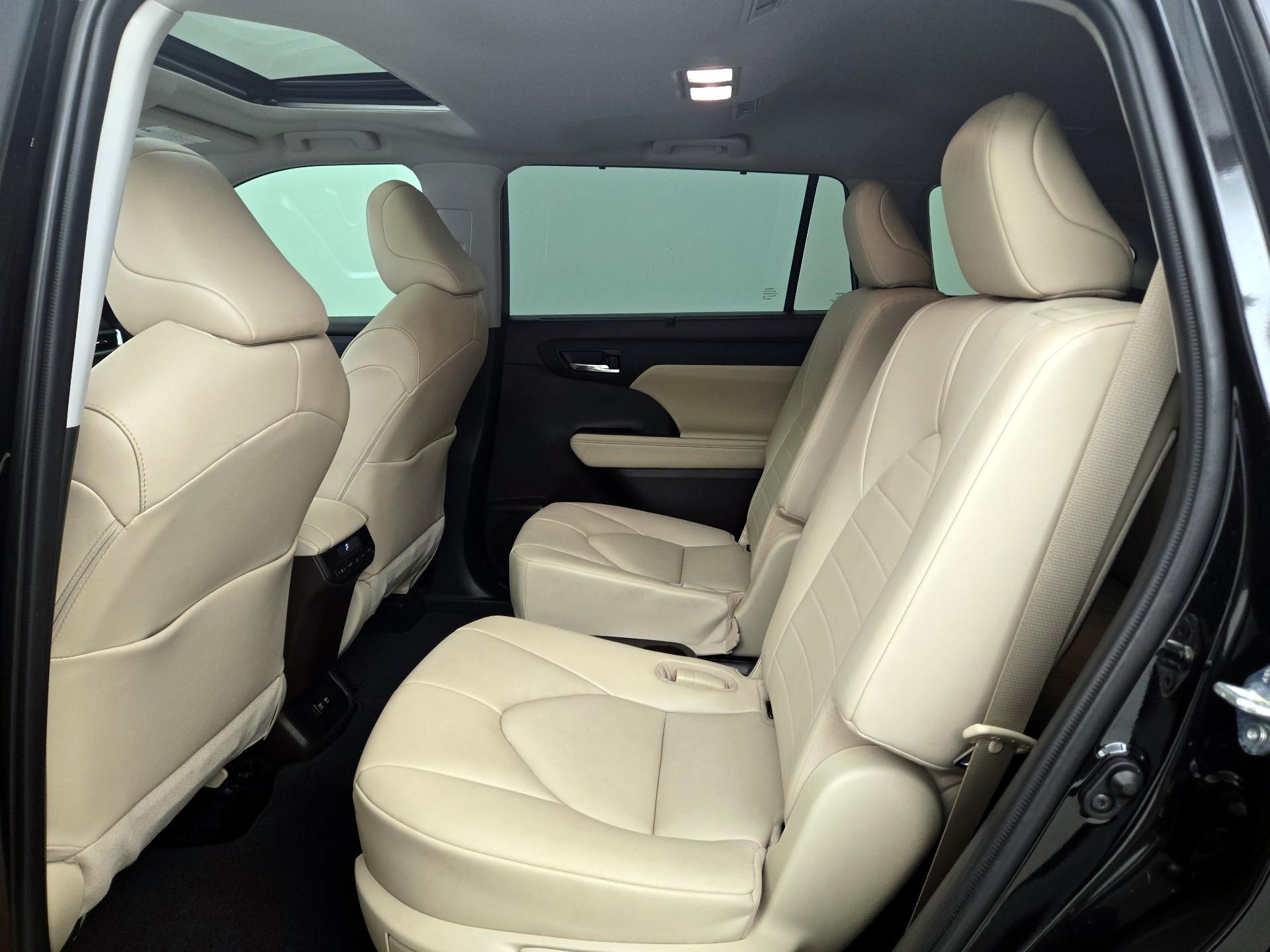 Thumbnail: 2021 Toyota Highlander - 20