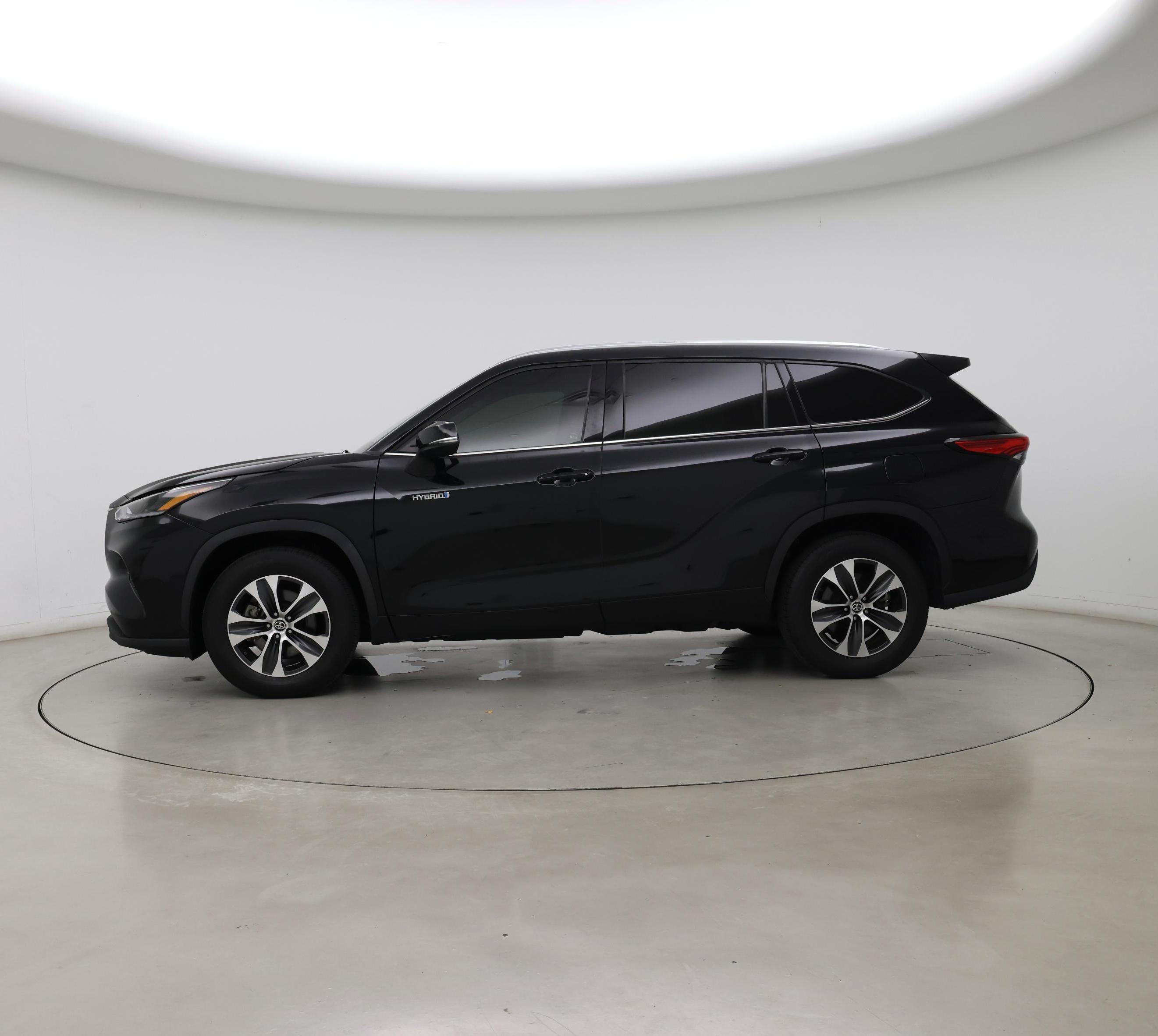 Thumbnail: 2021 Toyota Highlander - 3