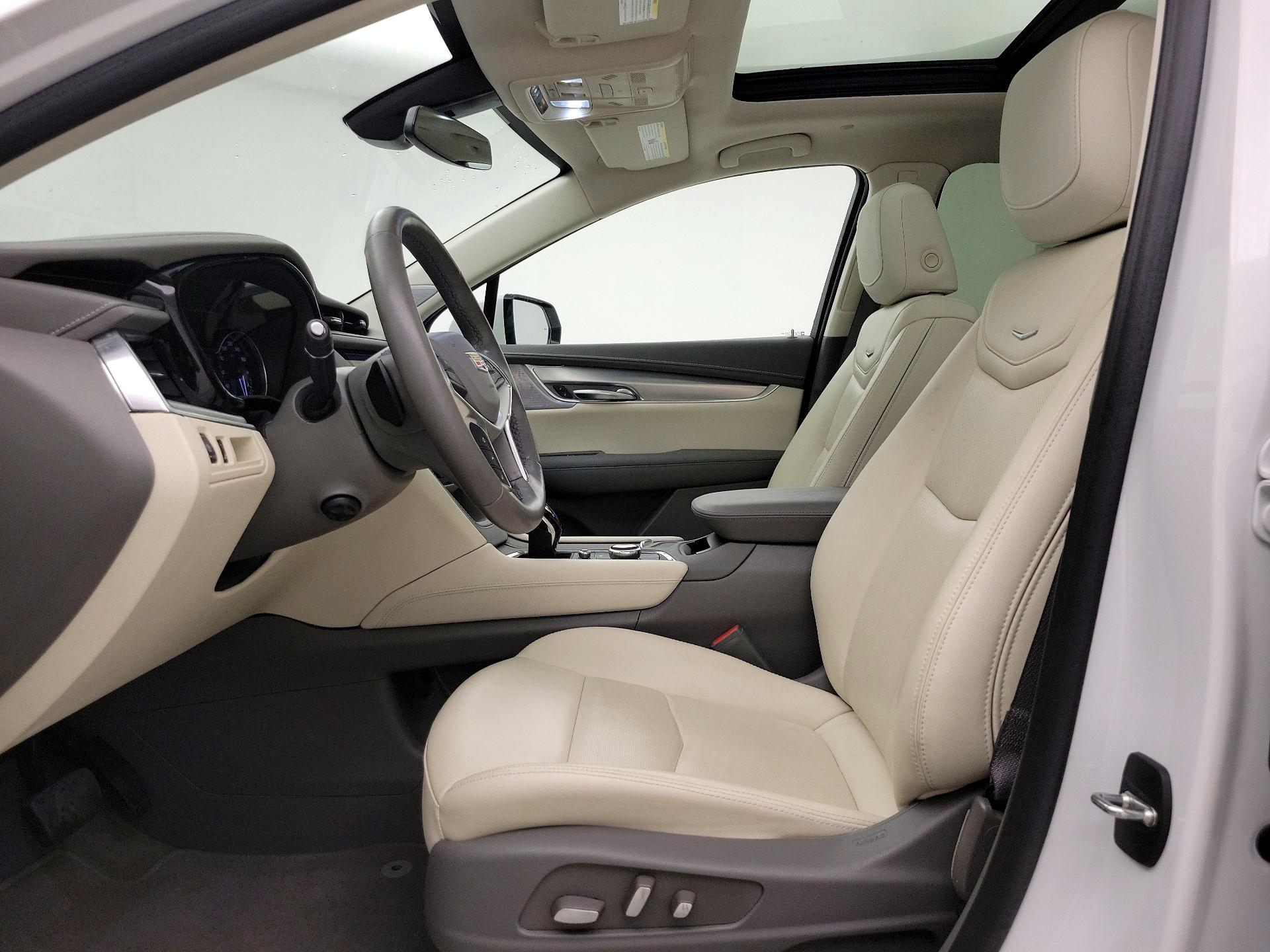 Thumbnail: 2023 Cadillac XT5 - 11