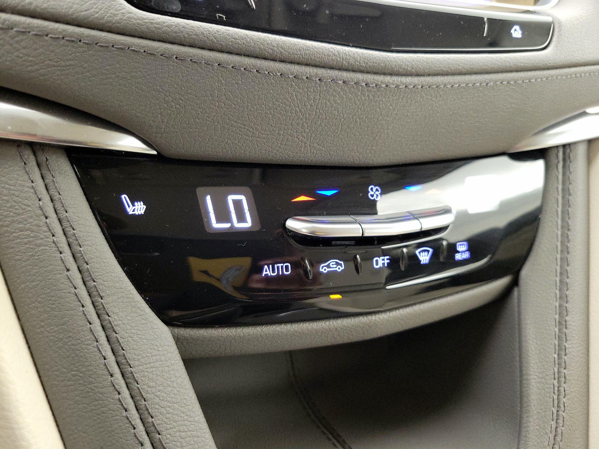 Thumbnail: 2023 Cadillac XT5 - 17