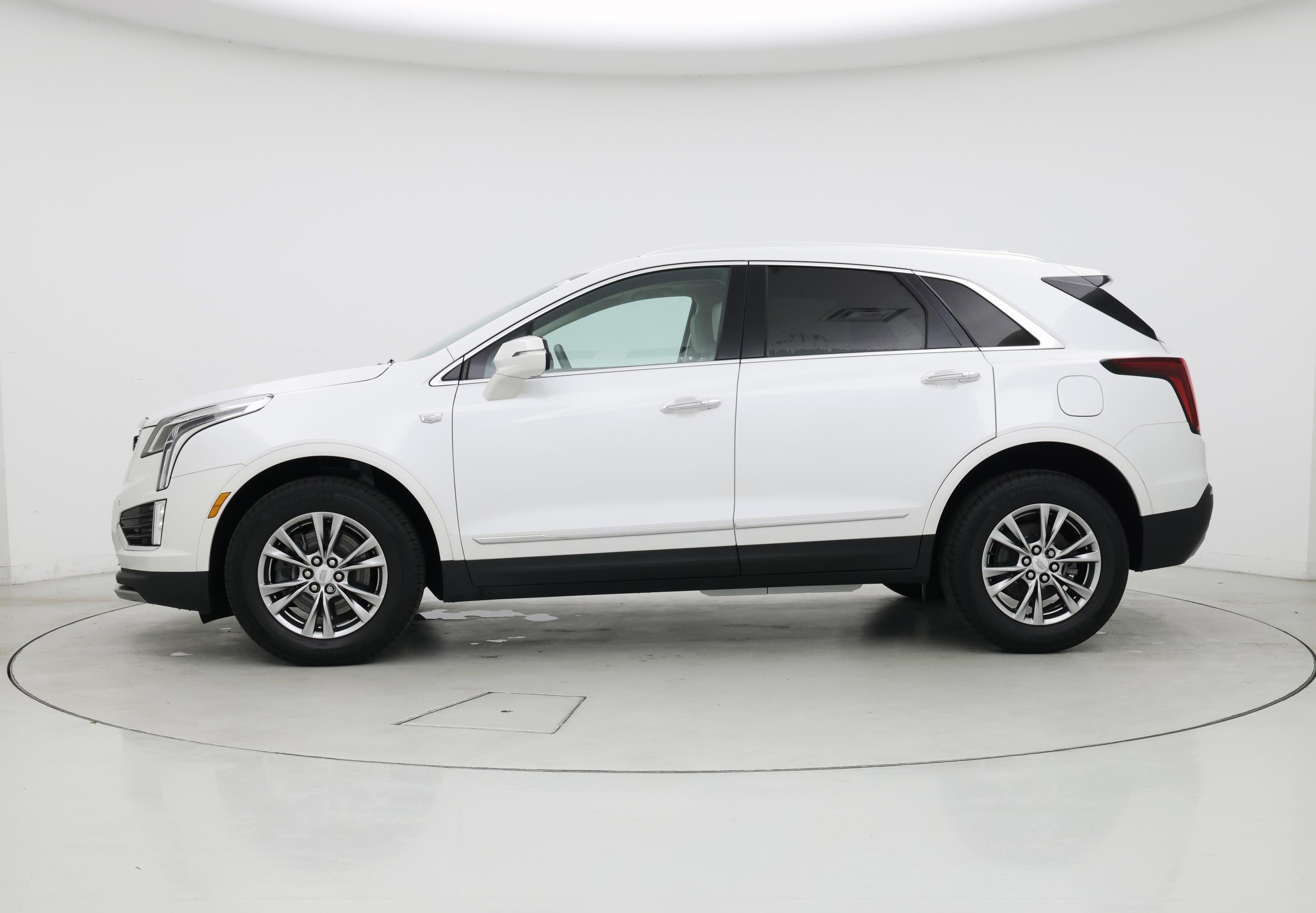 Thumbnail: 2023 Cadillac XT5 - 3