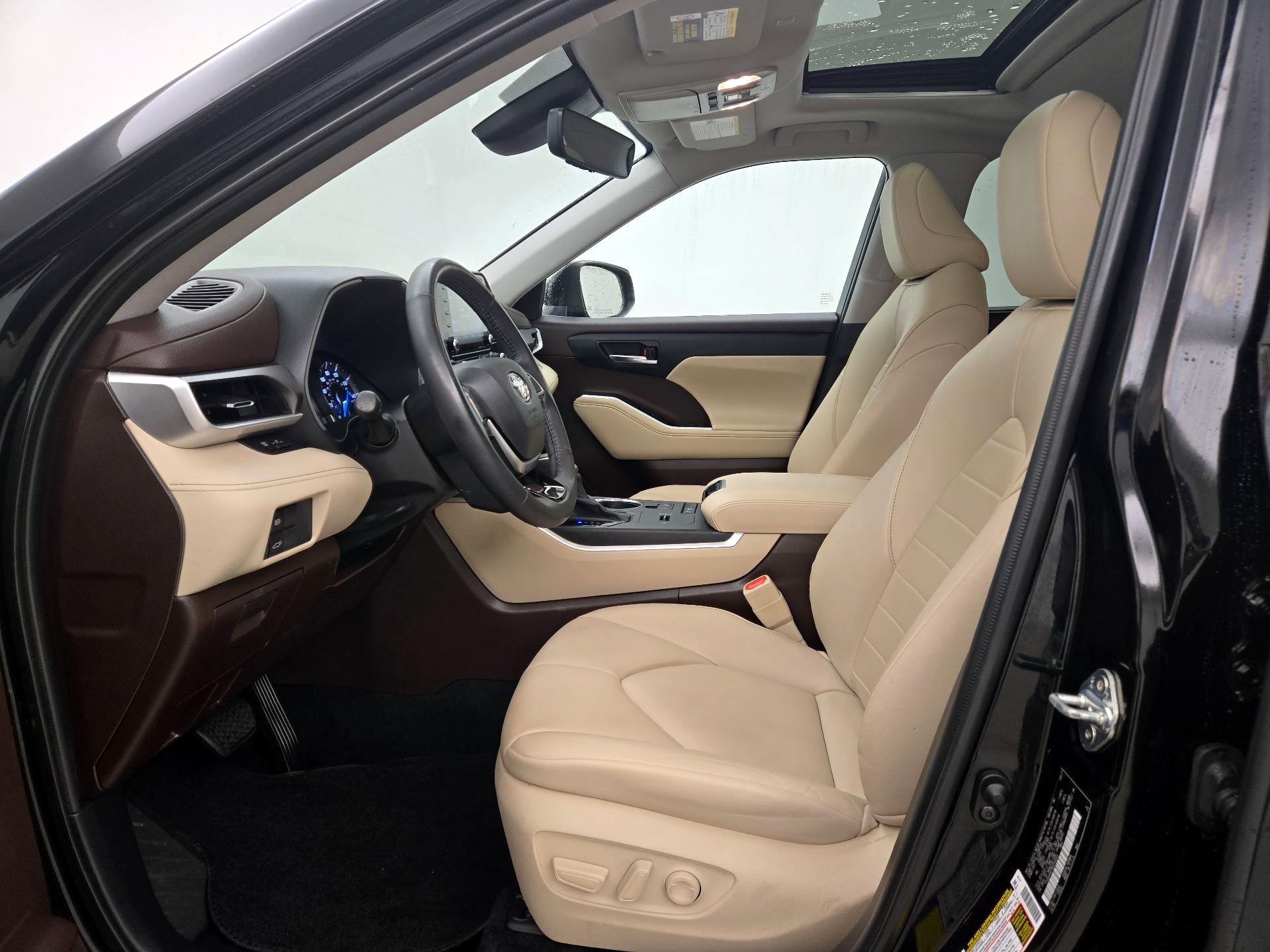 Thumbnail: 2021 Toyota Highlander - 11