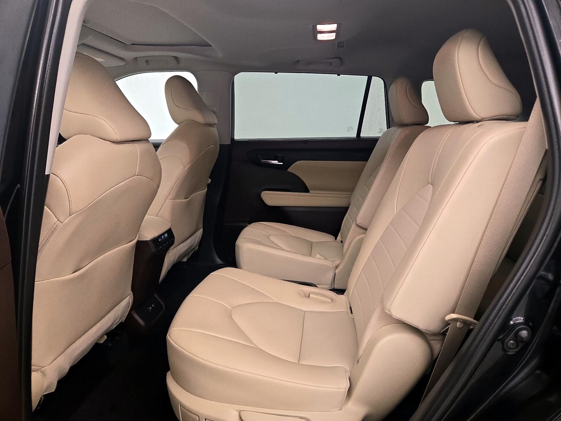 Thumbnail: 2021 Toyota Highlander - 20