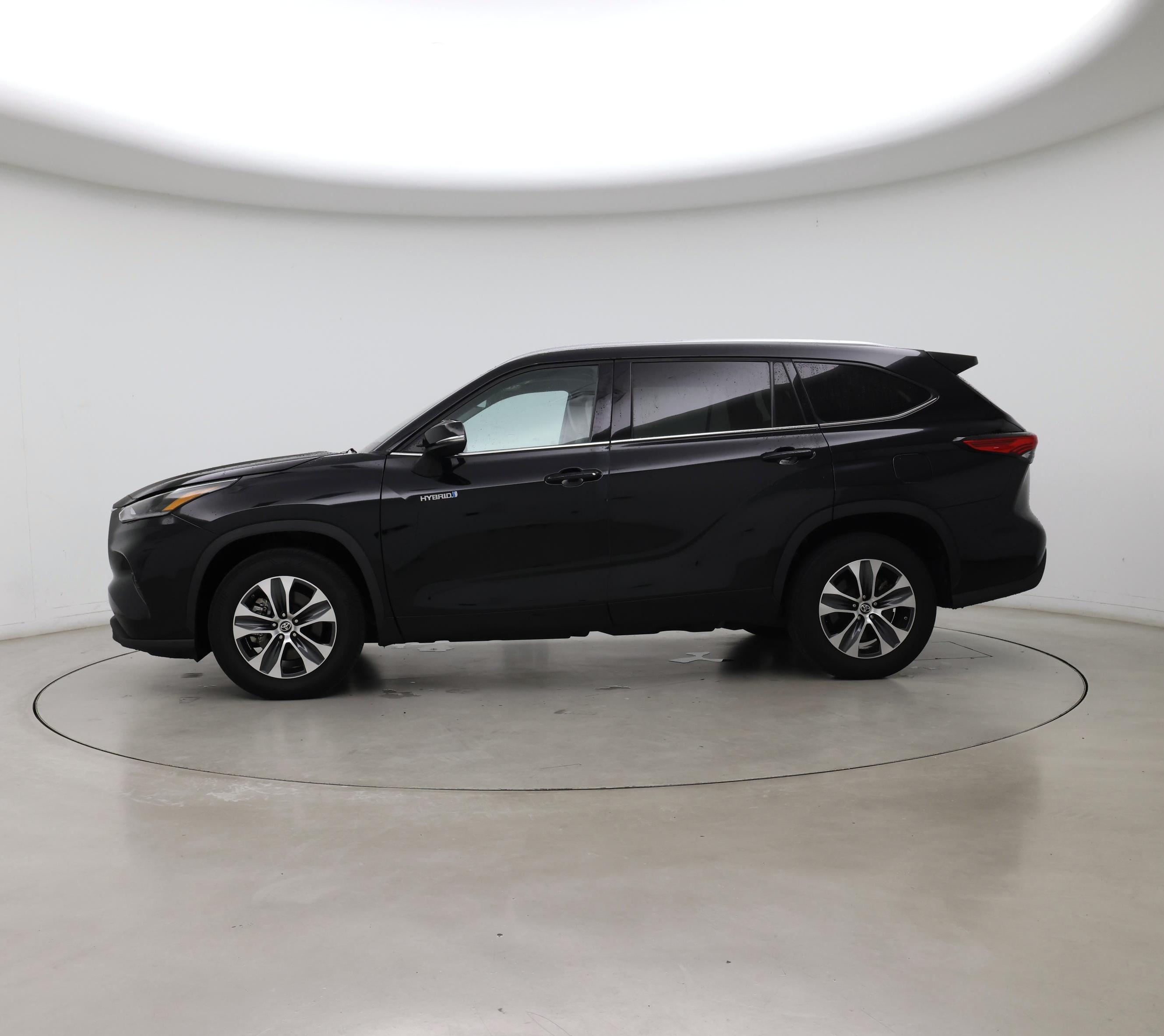 Thumbnail: 2021 Toyota Highlander - 3