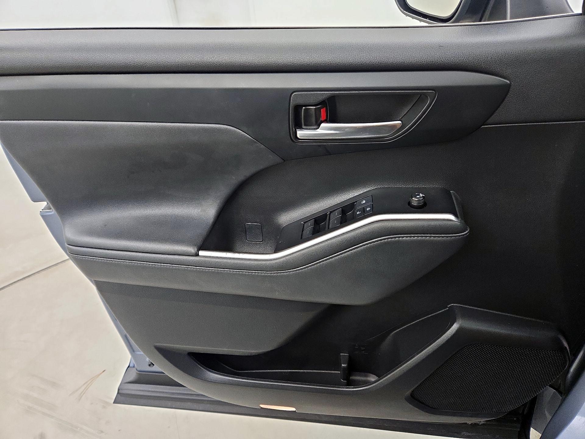 Thumbnail: 2021 Toyota Highlander - 12