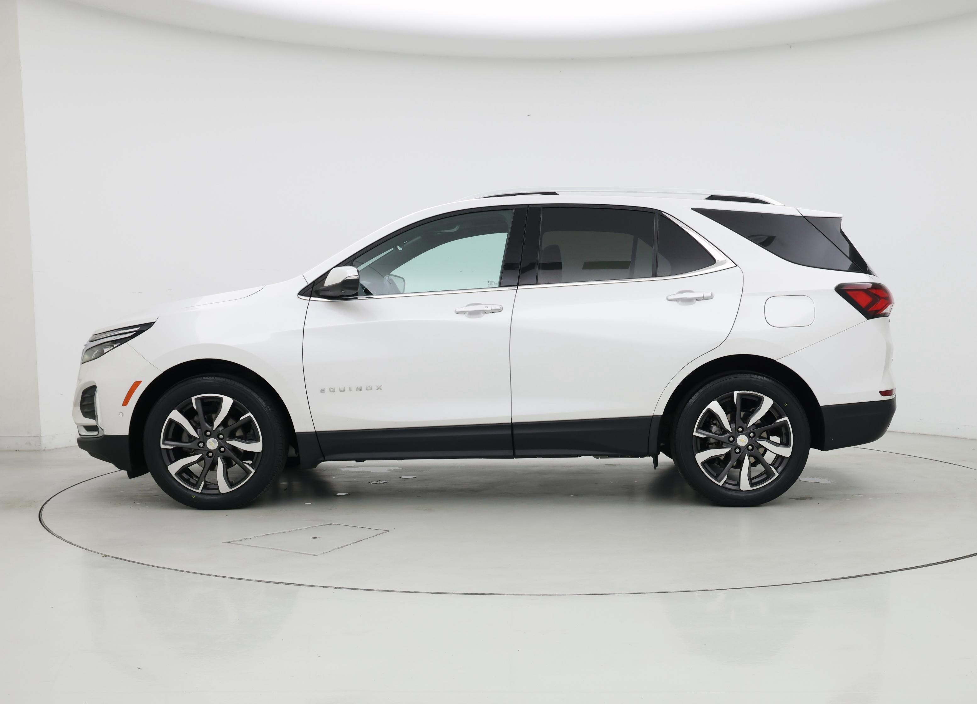 Thumbnail: 2022 Chevrolet Equinox - 3