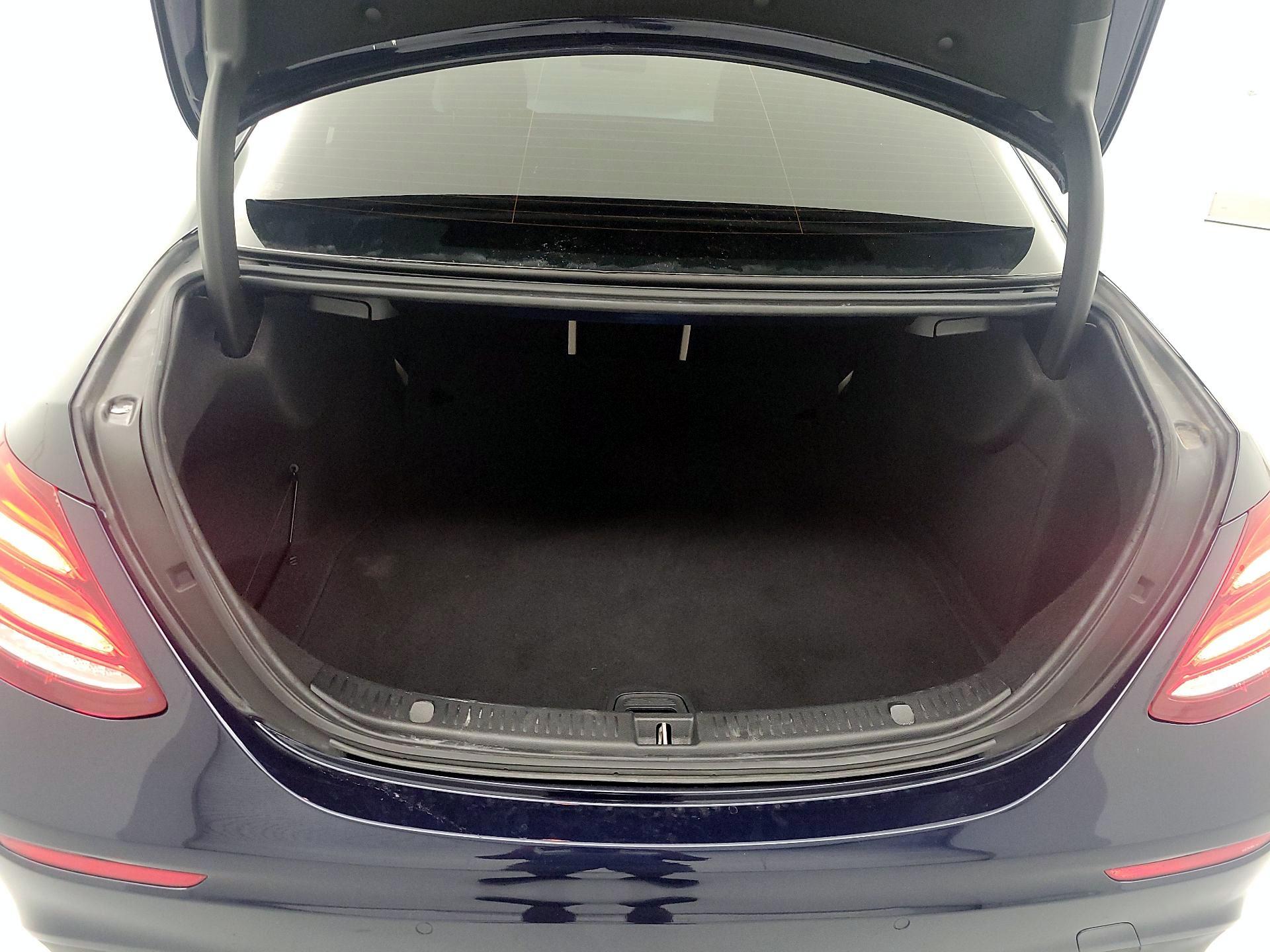 Thumbnail: 2020 Mercedes-Benz E-Class - 20