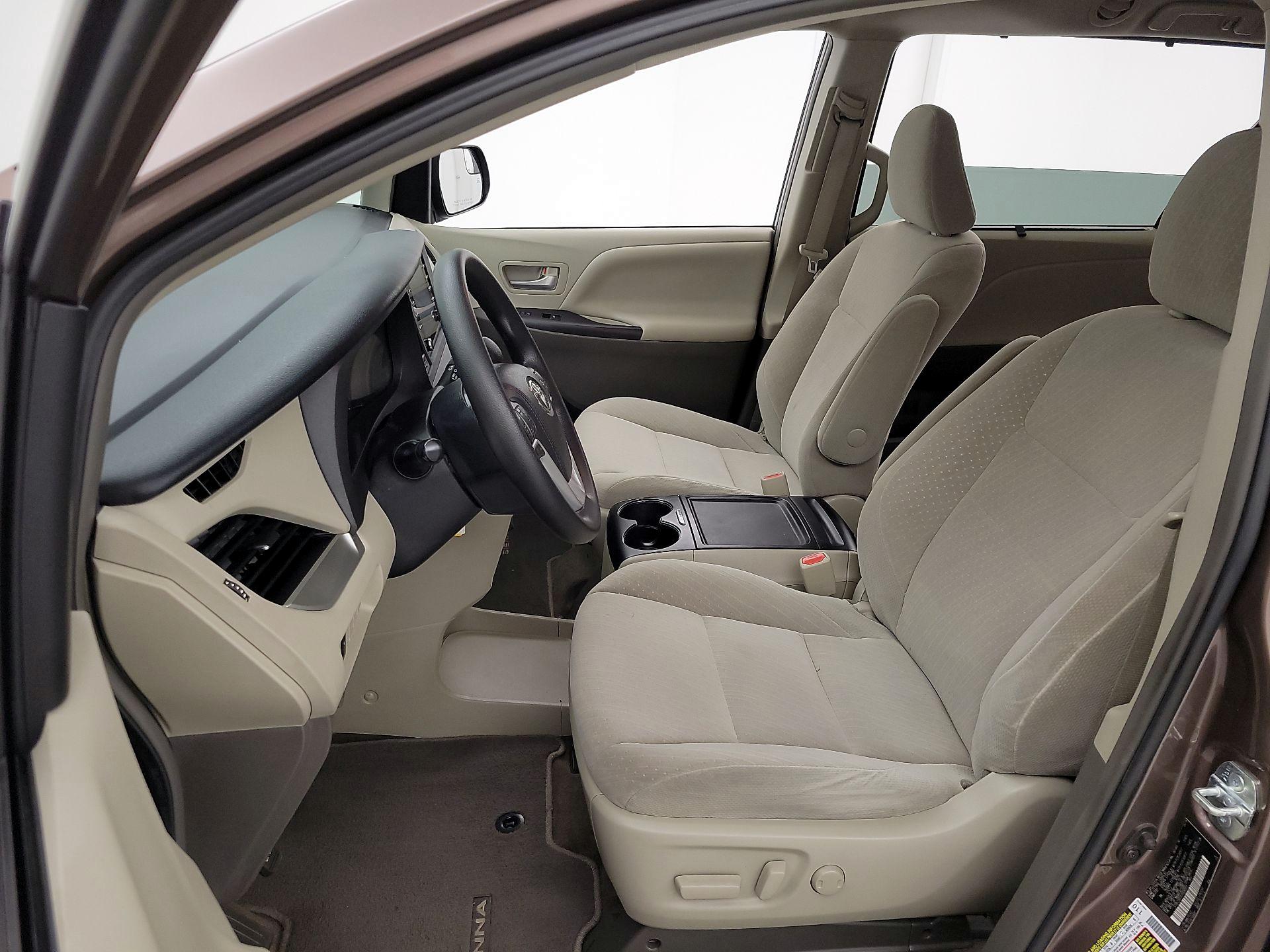 Thumbnail: 2018 Toyota Sienna - 11