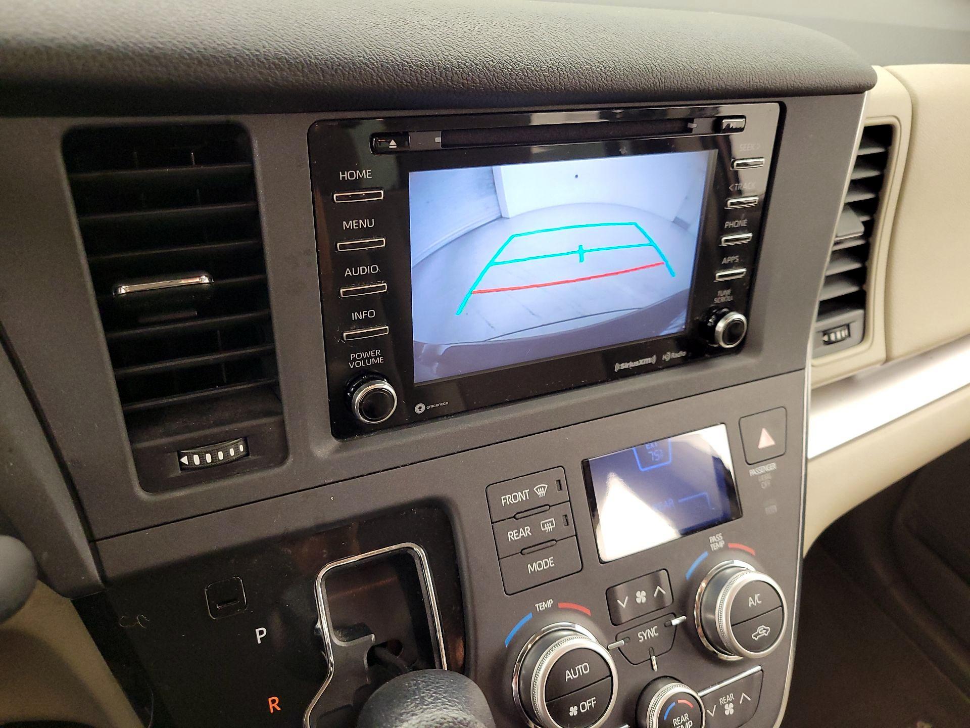 Thumbnail: 2018 Toyota Sienna - 14