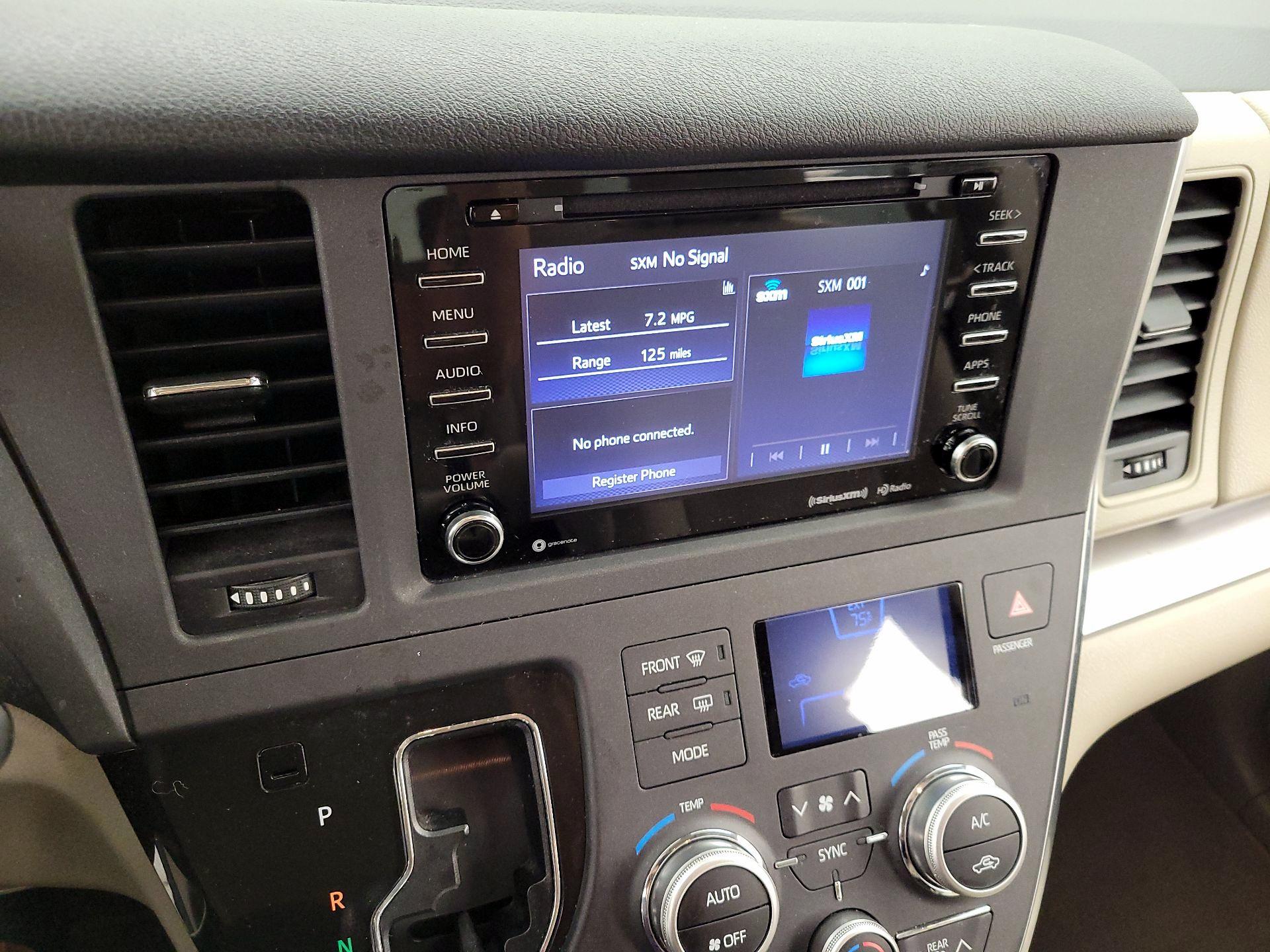 Thumbnail: 2018 Toyota Sienna - 15