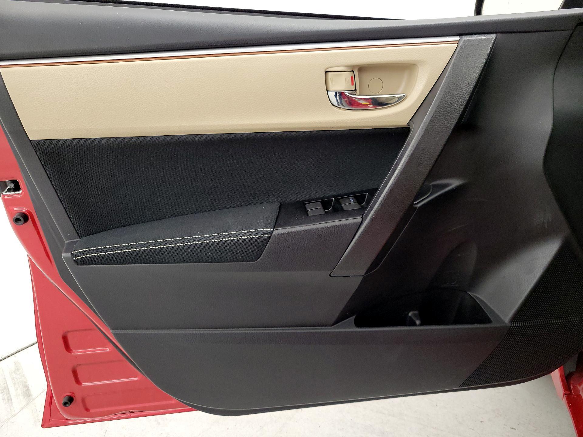 Thumbnail: 2014 Toyota Corolla - 12