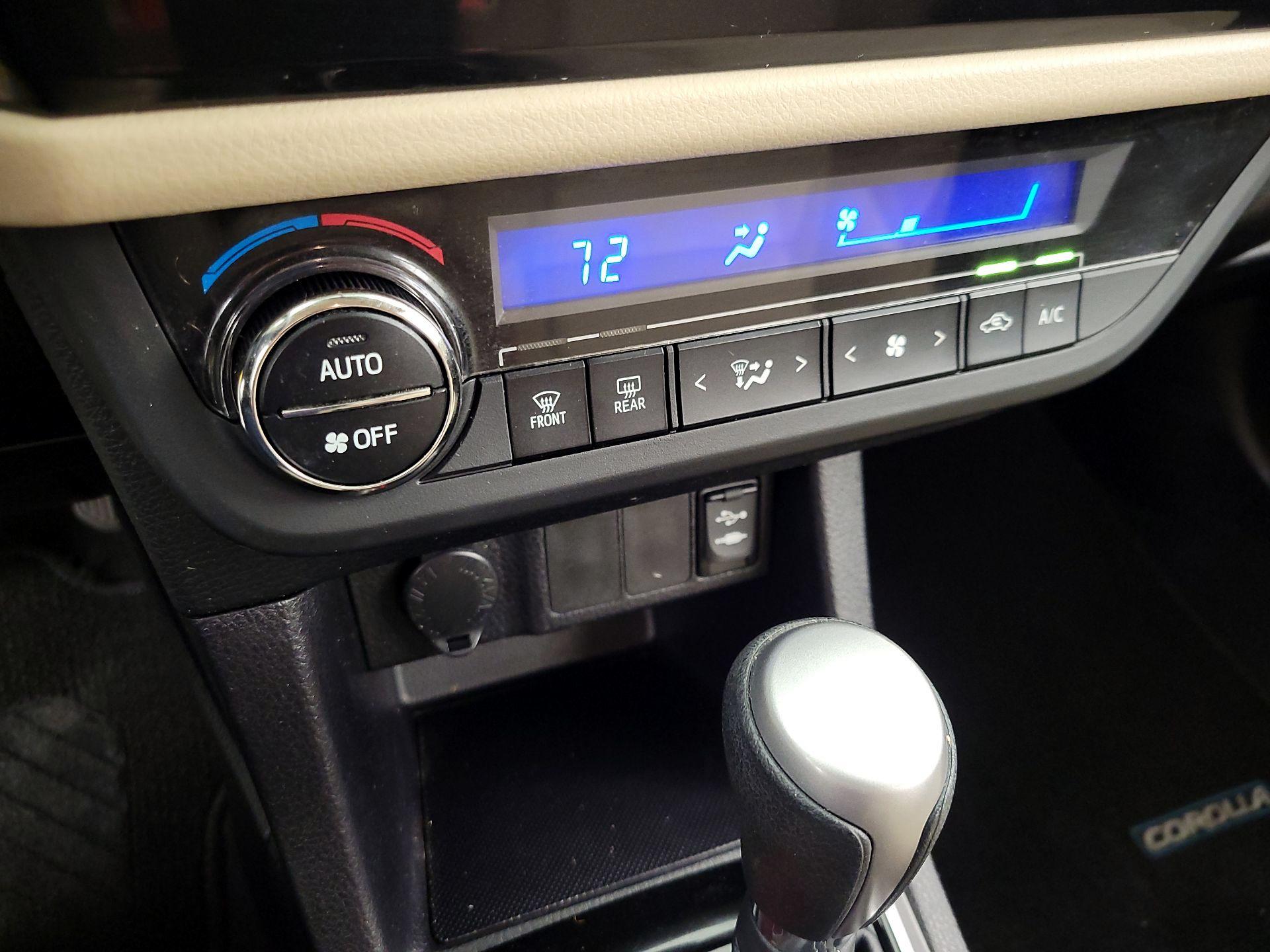 Thumbnail: 2014 Toyota Corolla - 16