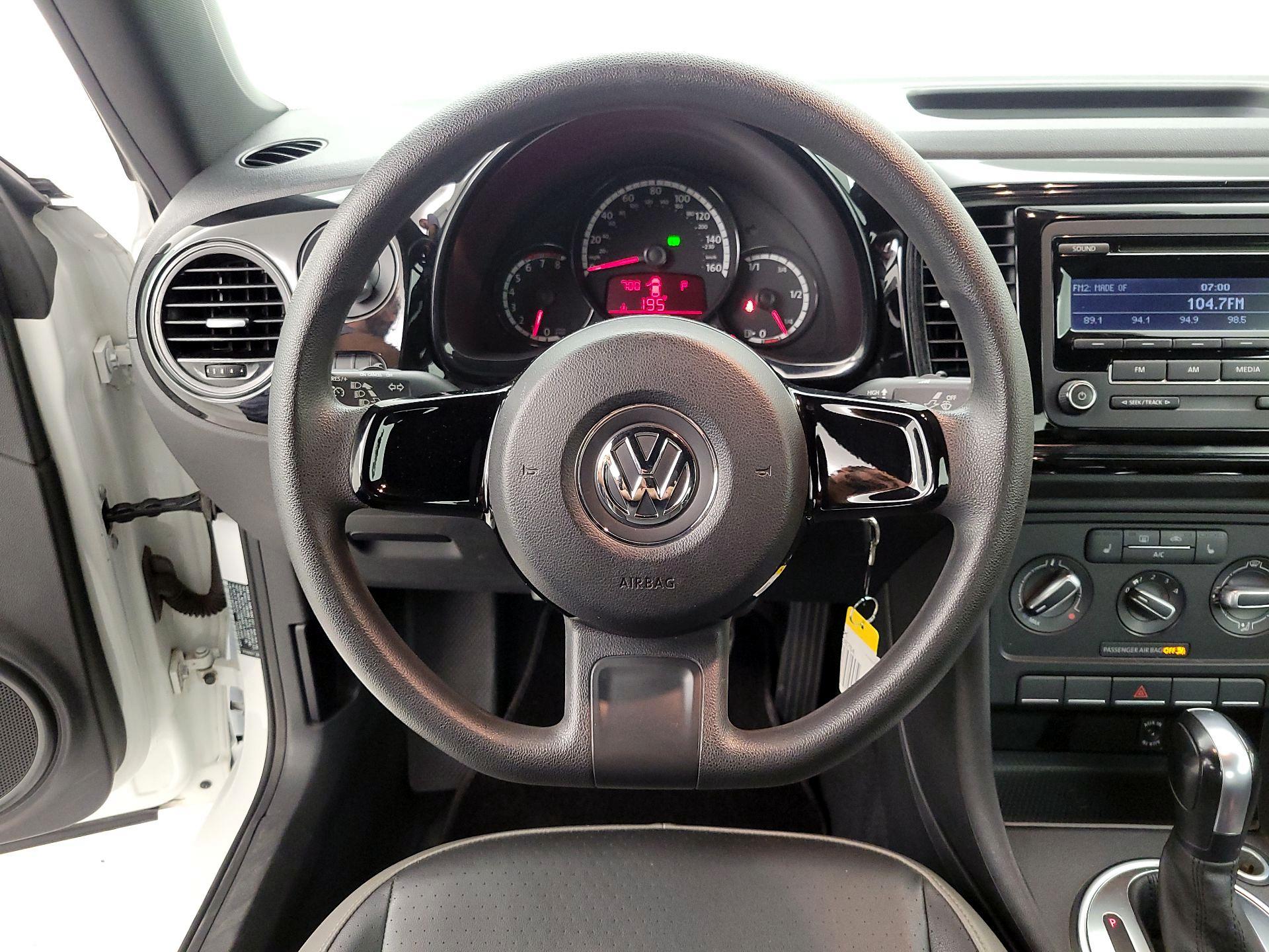 Thumbnail: 2015 Volkswagen Beetle - 10