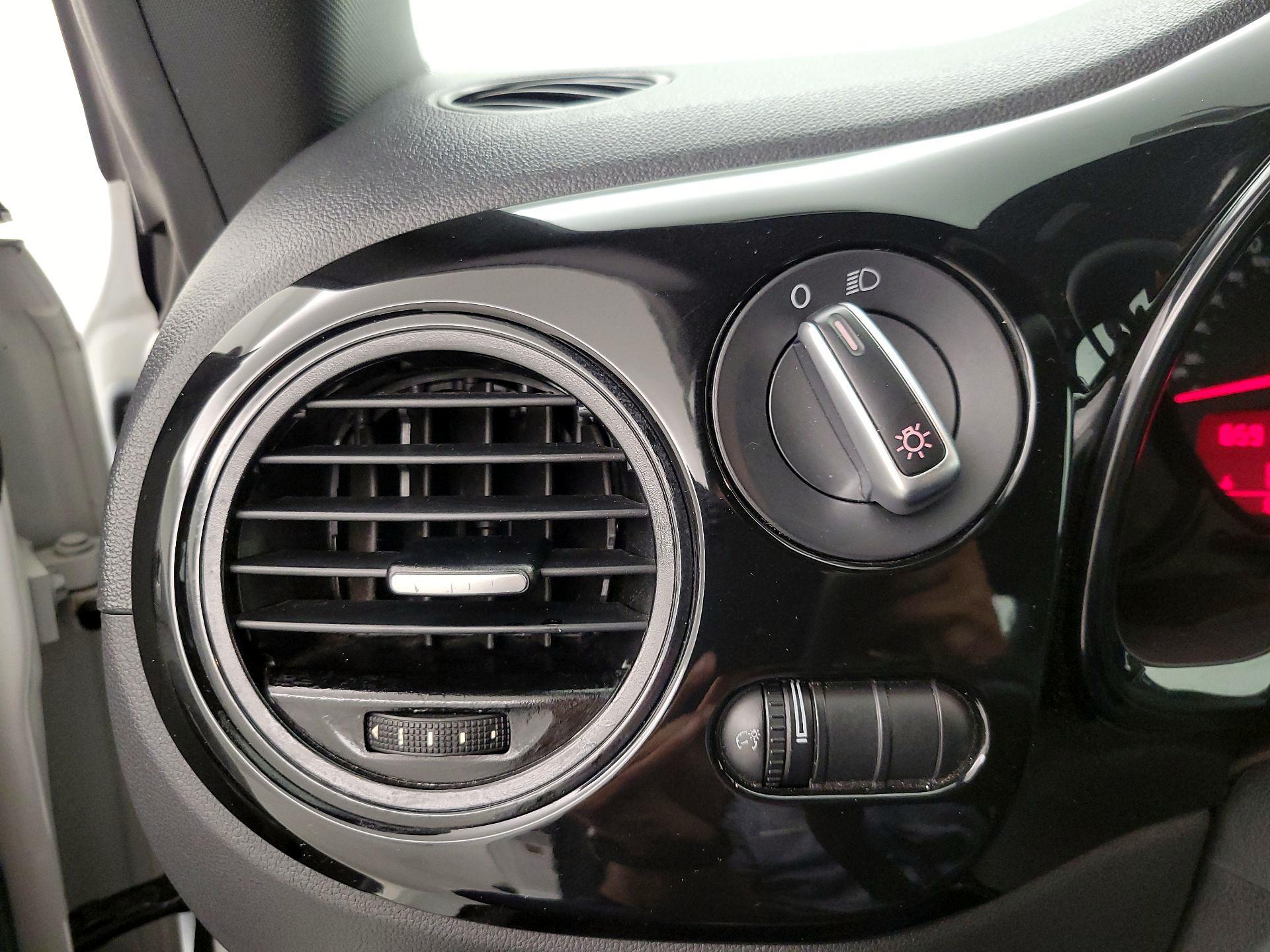 Thumbnail: 2015 Volkswagen Beetle - 13
