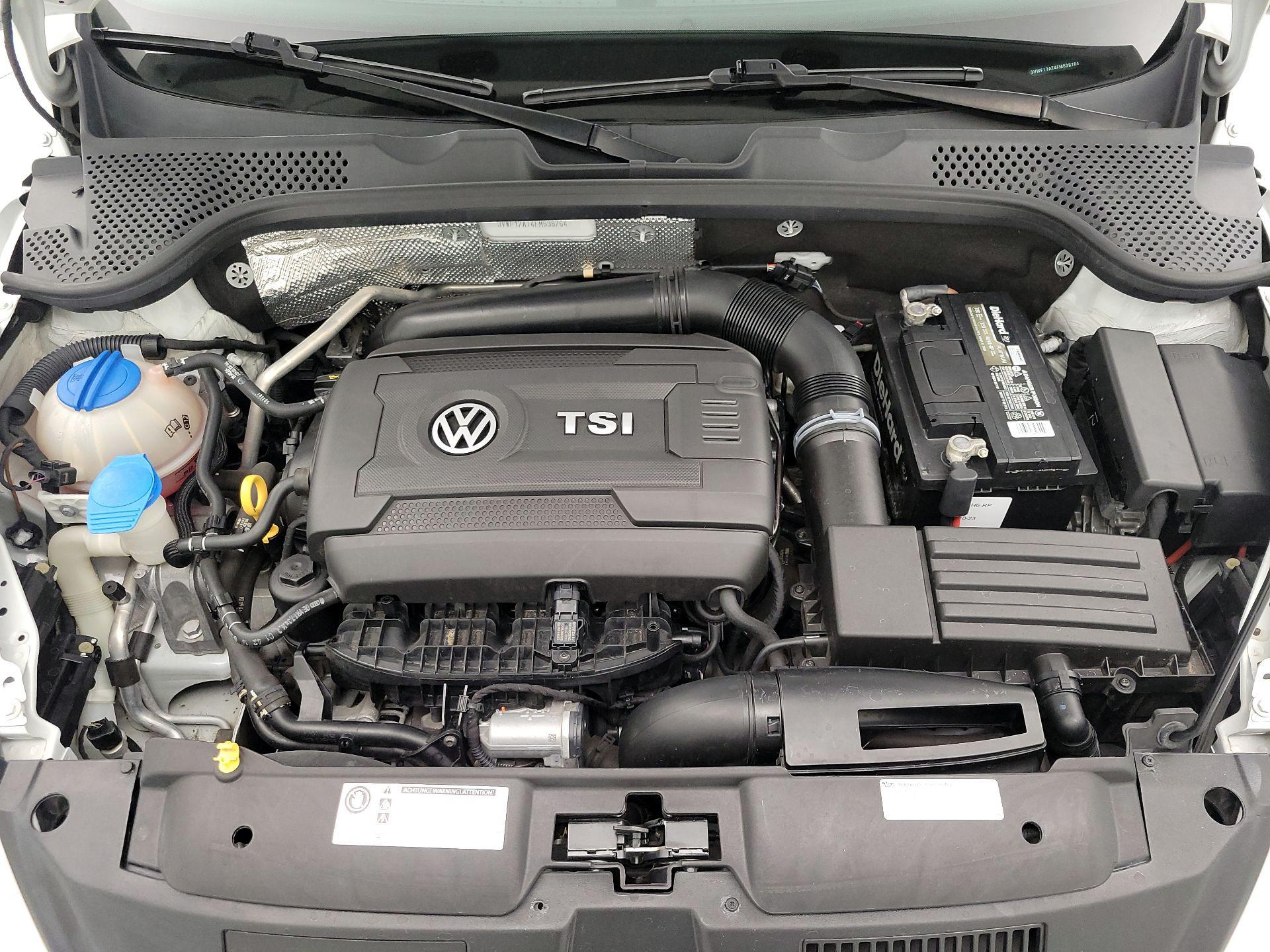 Thumbnail: 2015 Volkswagen Beetle - 20