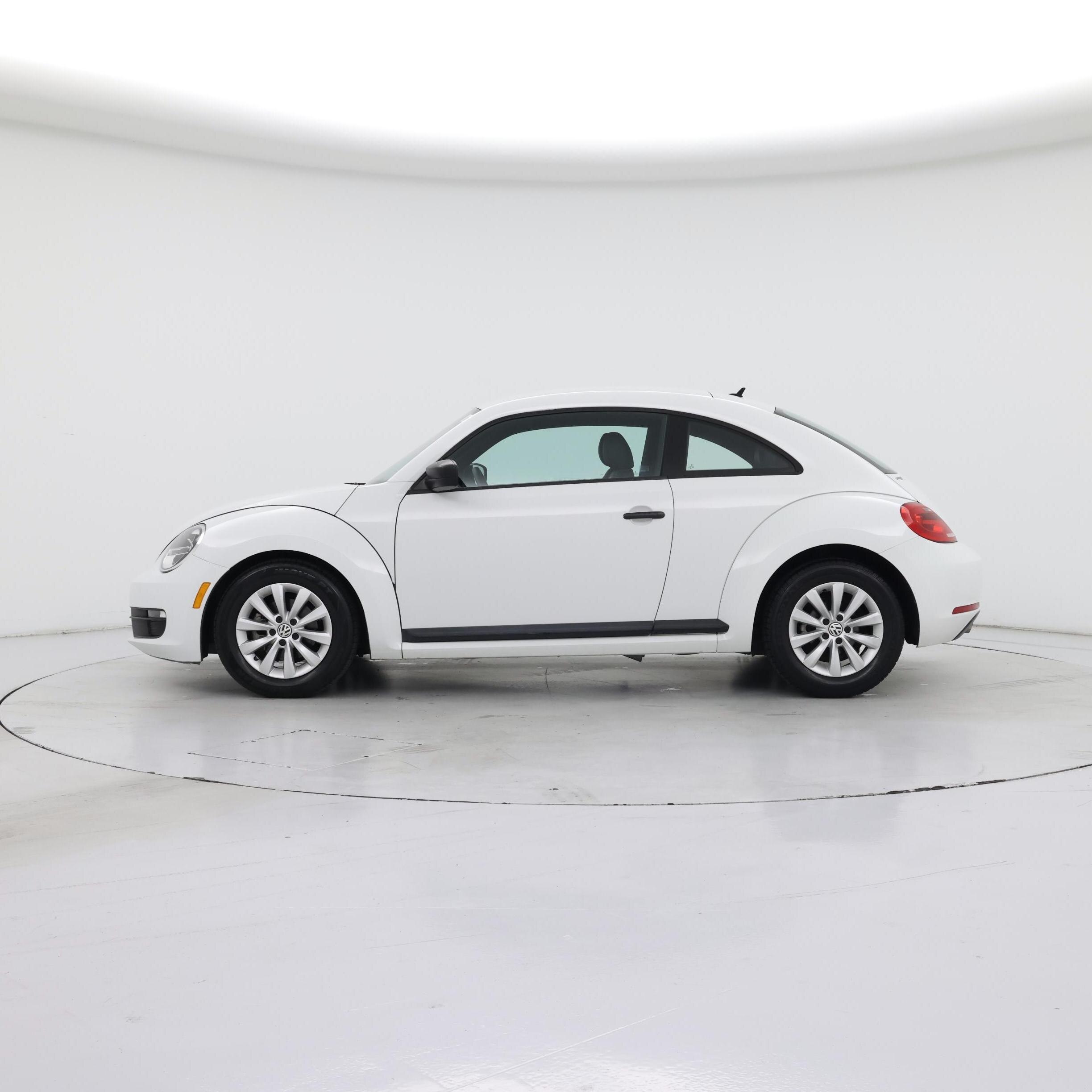 Thumbnail: 2015 Volkswagen Beetle - 3