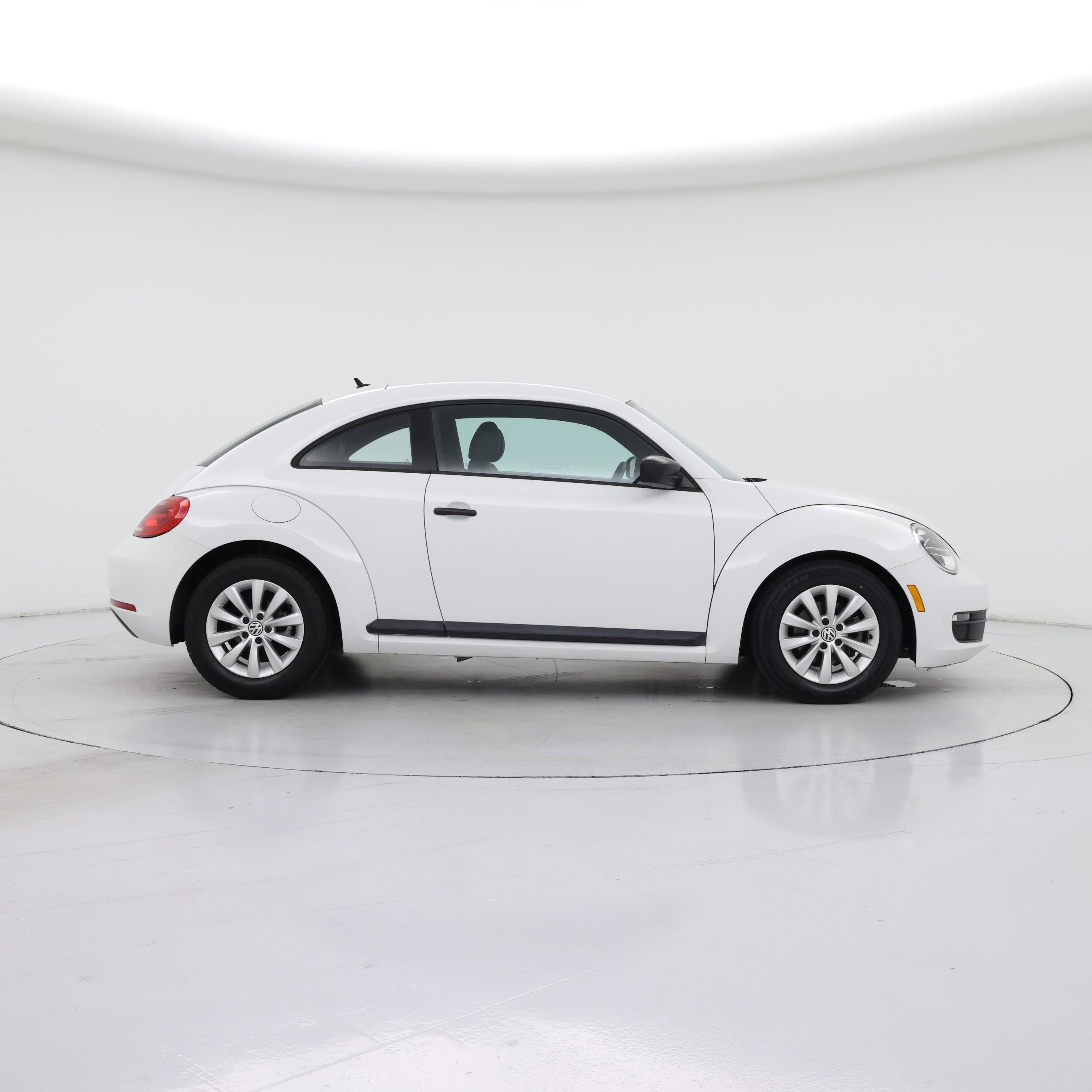 Thumbnail: 2015 Volkswagen Beetle - 7