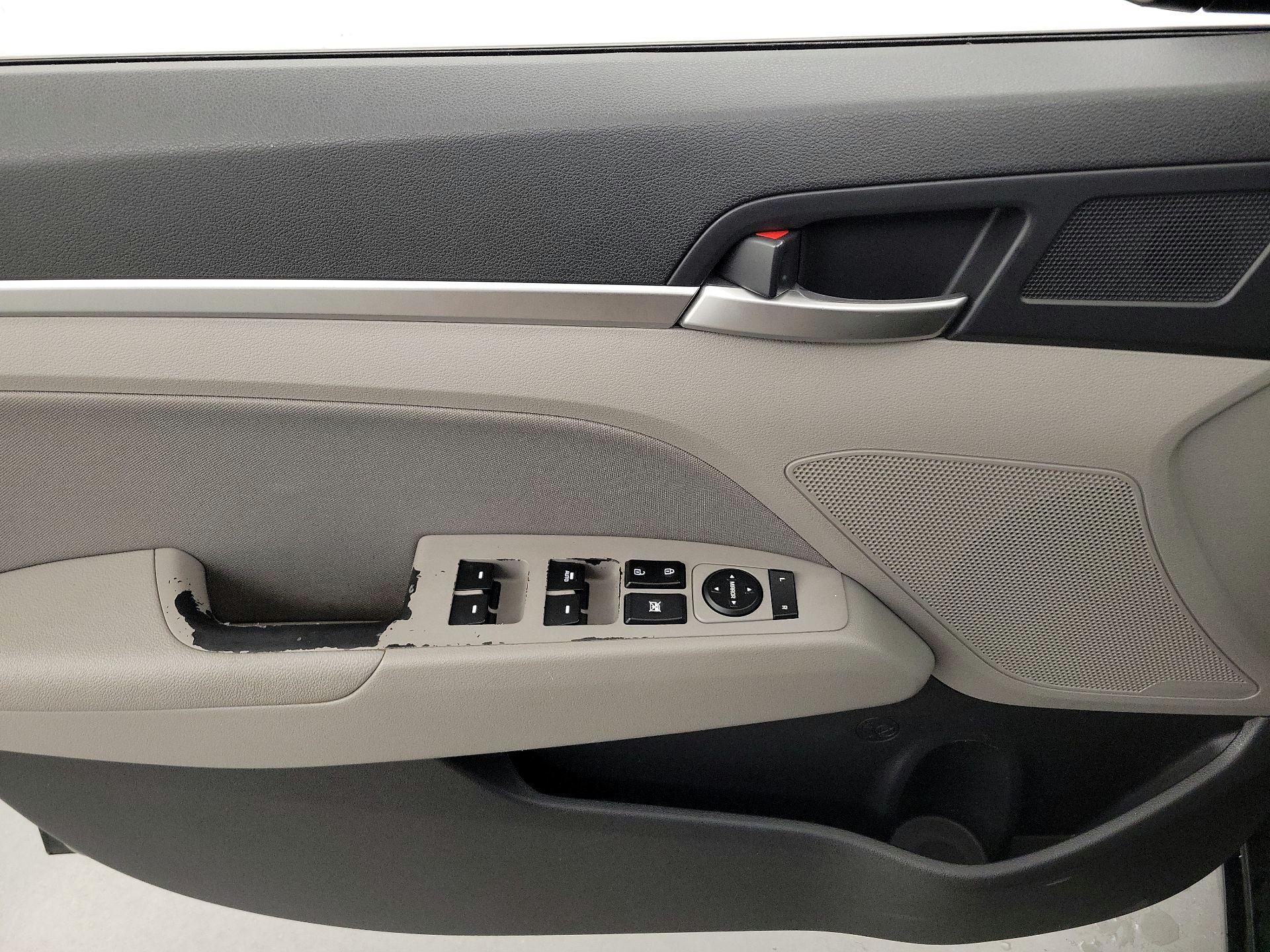 Thumbnail: 2019 Hyundai Elantra - 12