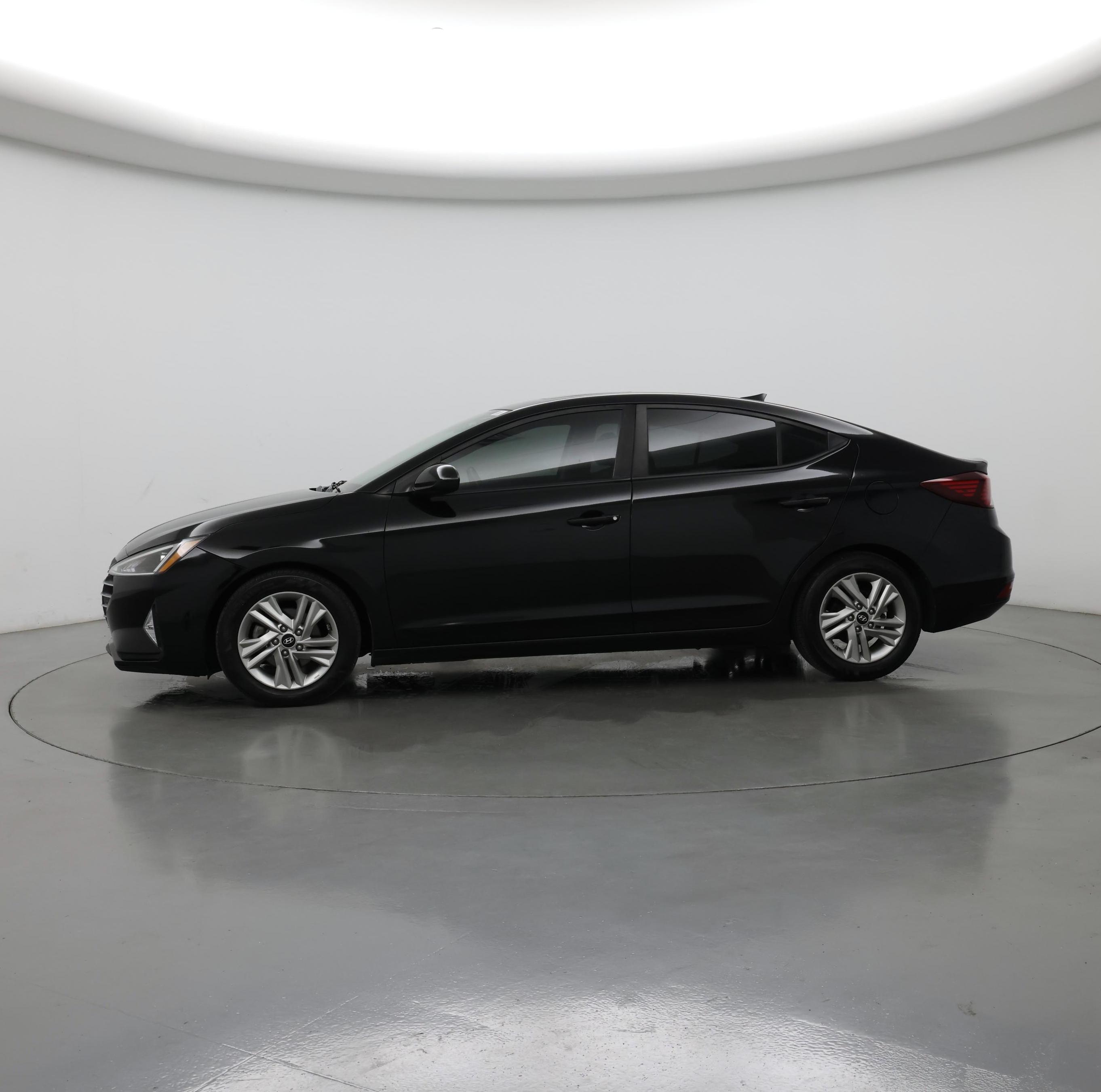 Thumbnail: 2019 Hyundai Elantra - 3