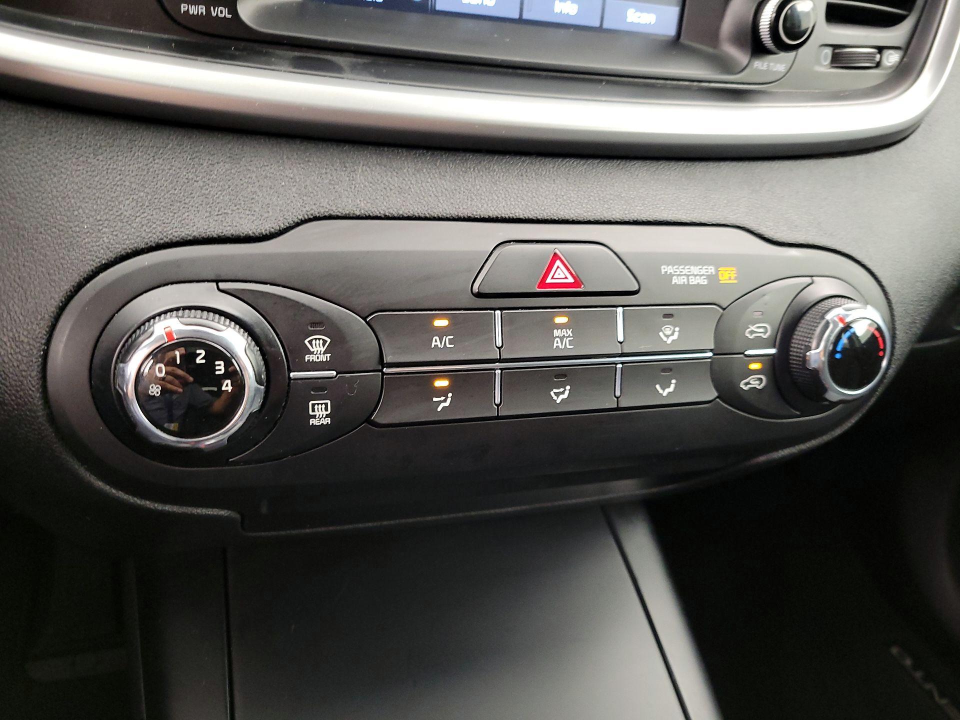 Thumbnail: 2020 Kia Sorento - 16