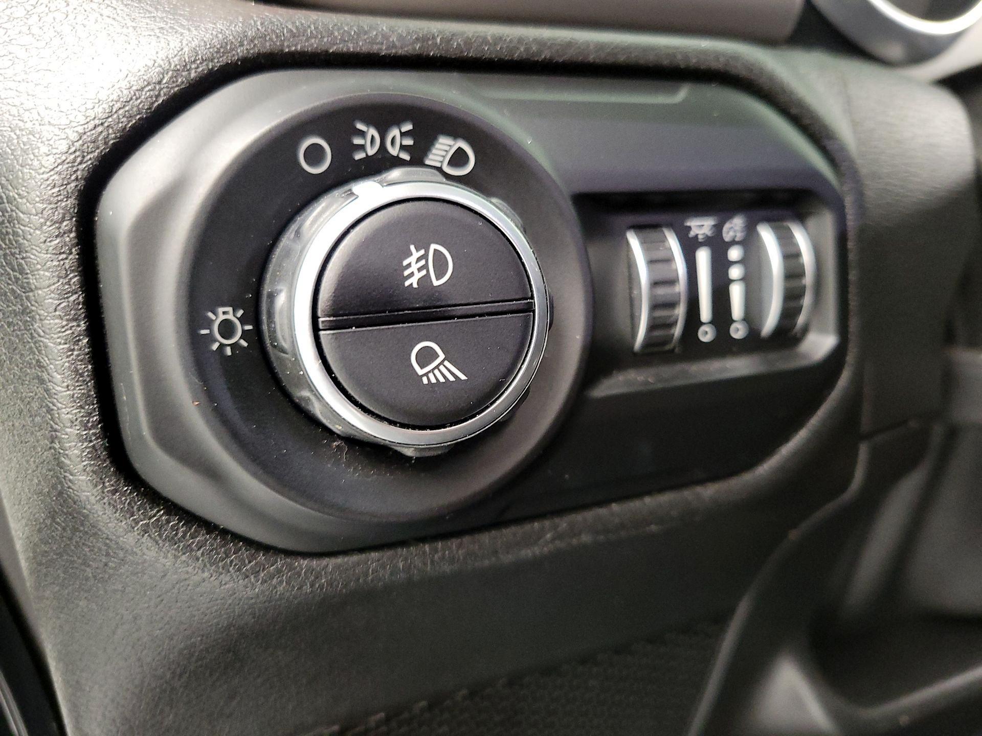 Thumbnail: 2020 Jeep Gladiator - 11