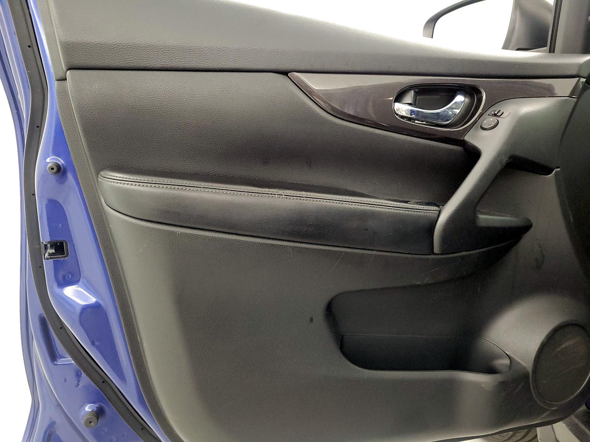 Thumbnail: 2019 Nissan Rogue - 12