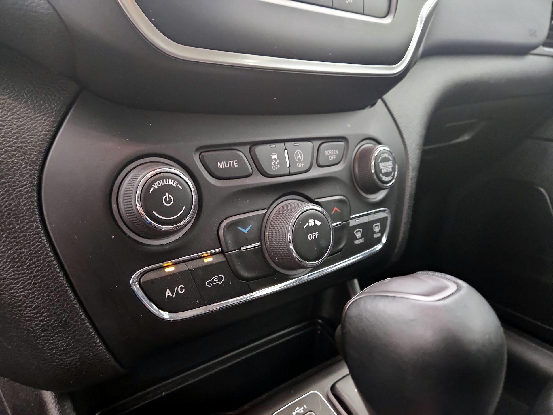 Thumbnail: 2021 Jeep Cherokee - 16