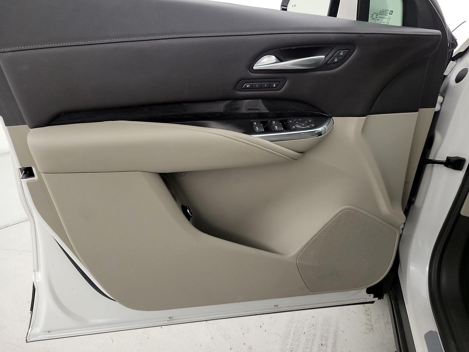Thumbnail: 2021 Cadillac XT4 - 12