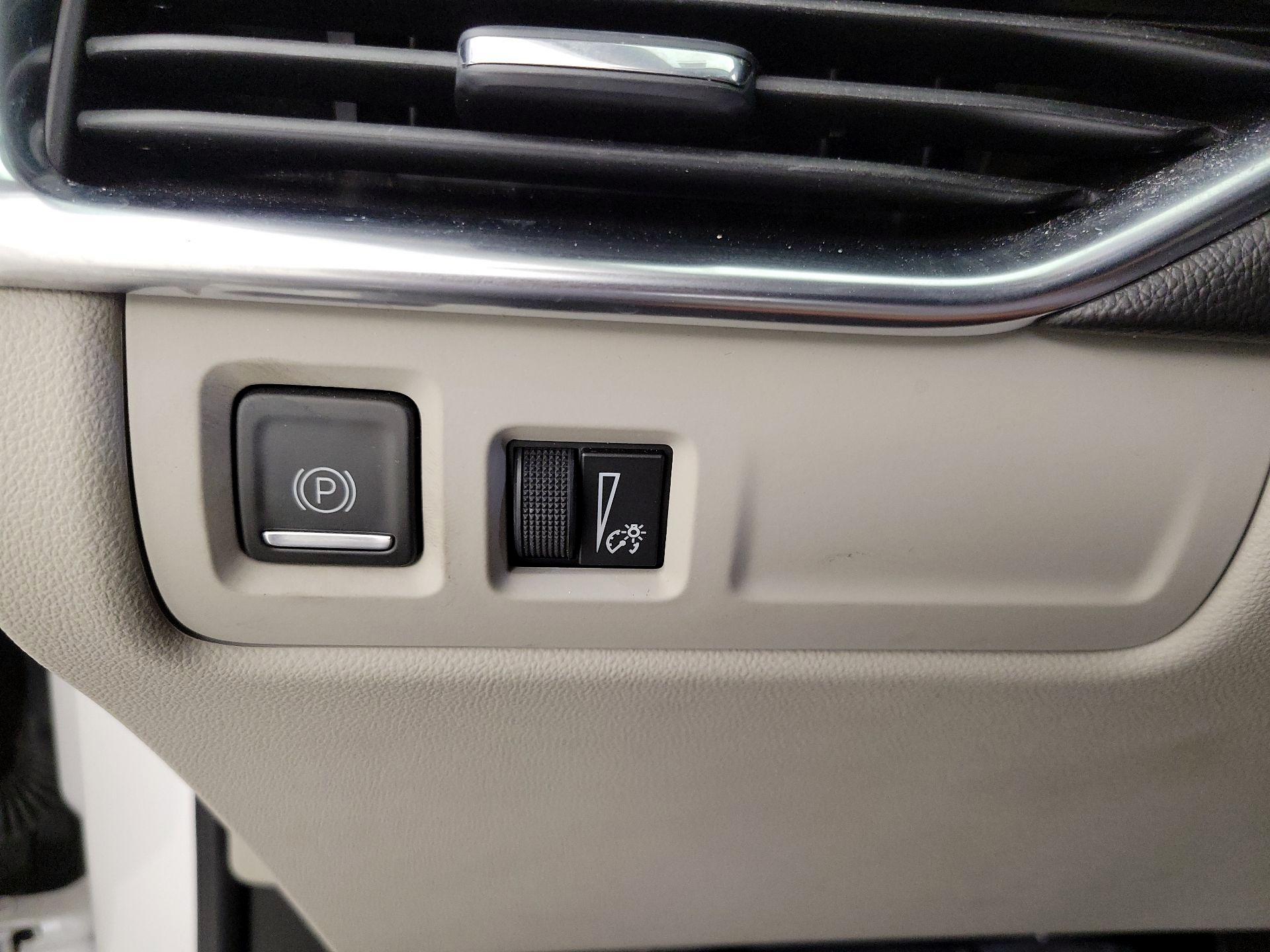 Thumbnail: 2021 Cadillac XT4 - 13