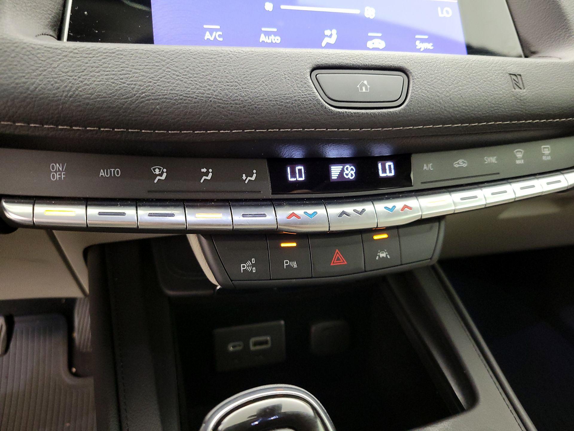 Thumbnail: 2021 Cadillac XT4 - 16