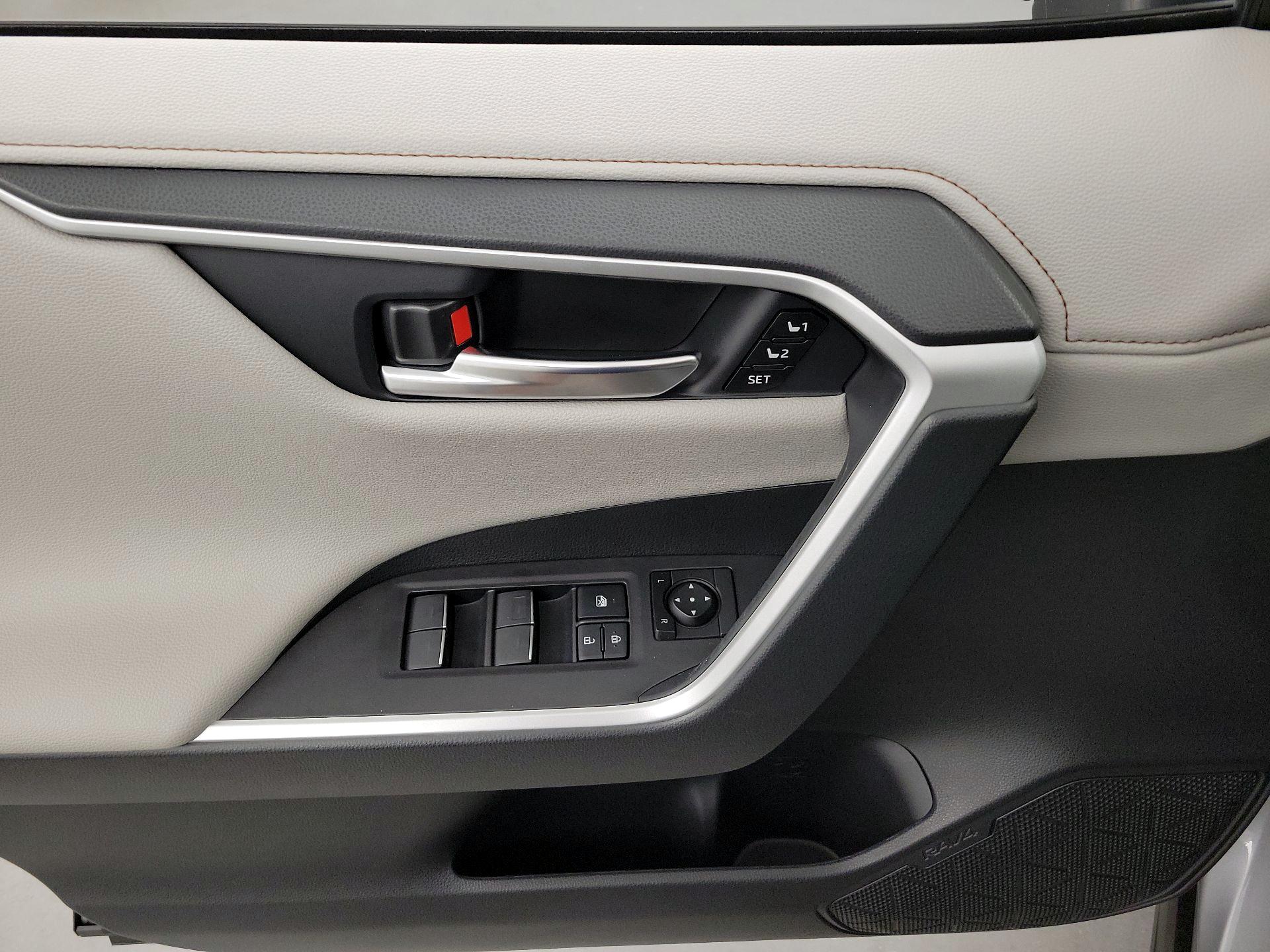 Thumbnail: 2024 Toyota RAV4 - 12