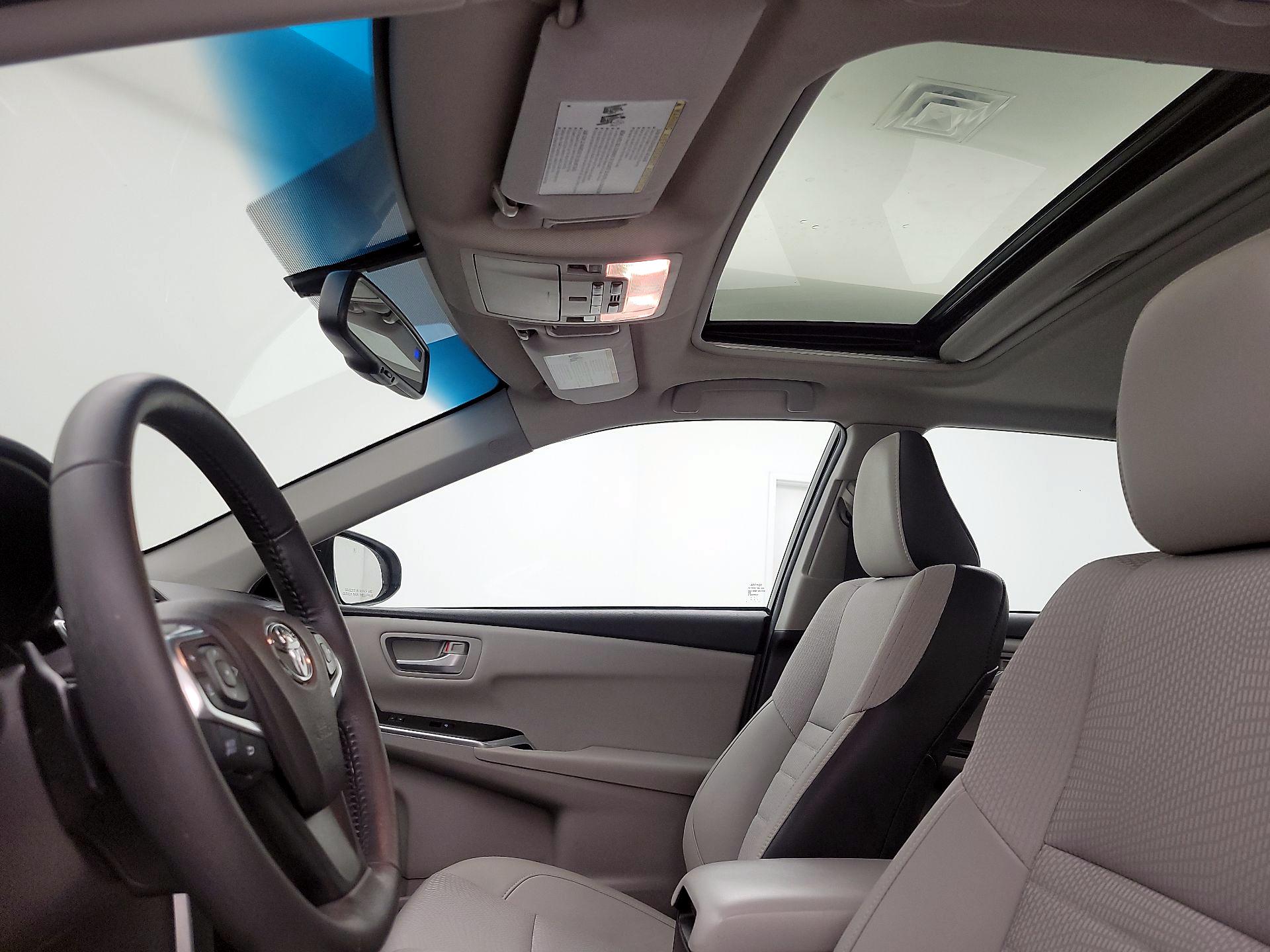 Thumbnail: 2017 Toyota Camry - 20