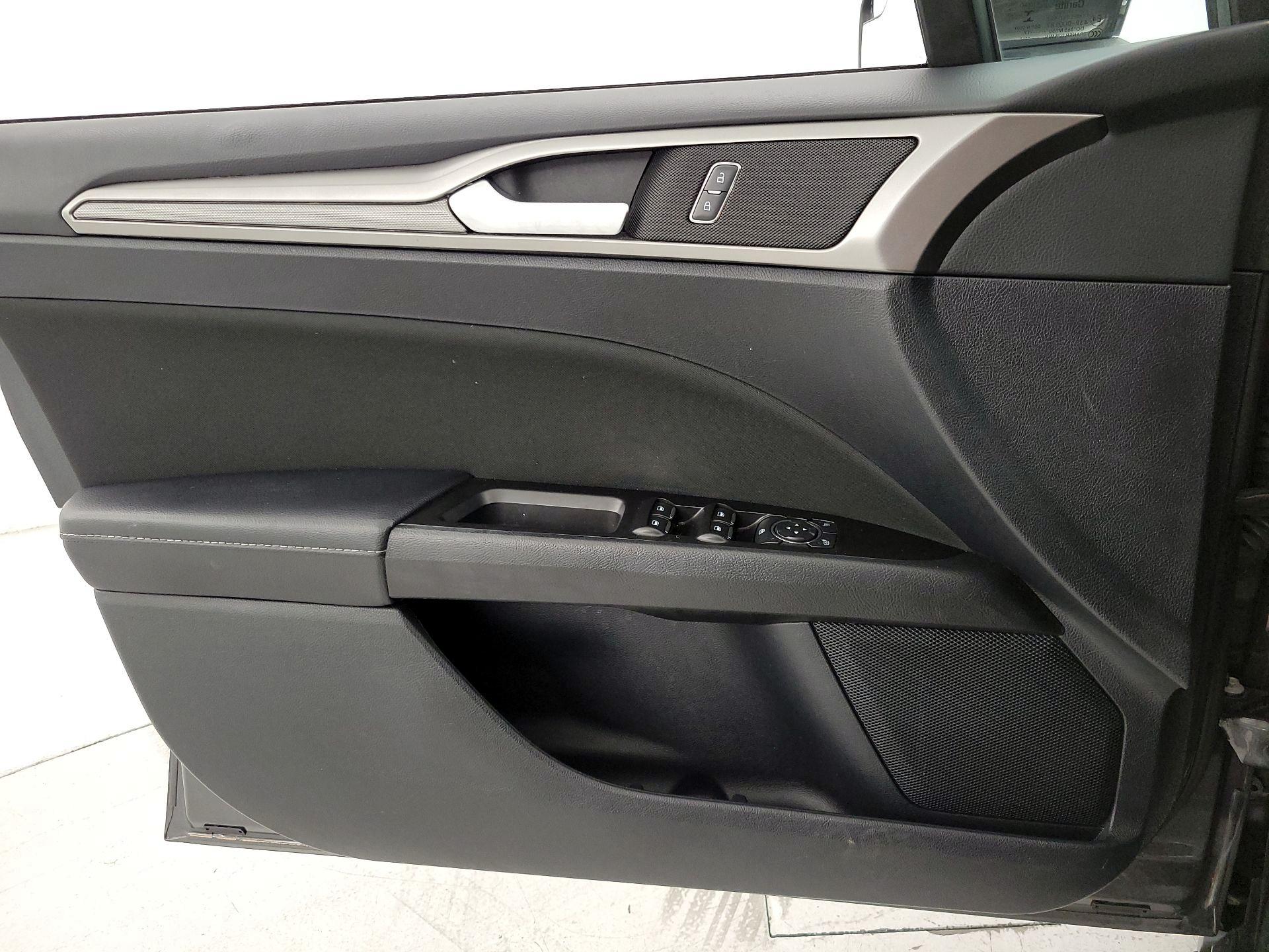 Thumbnail: 2017 Ford Fusion - 12