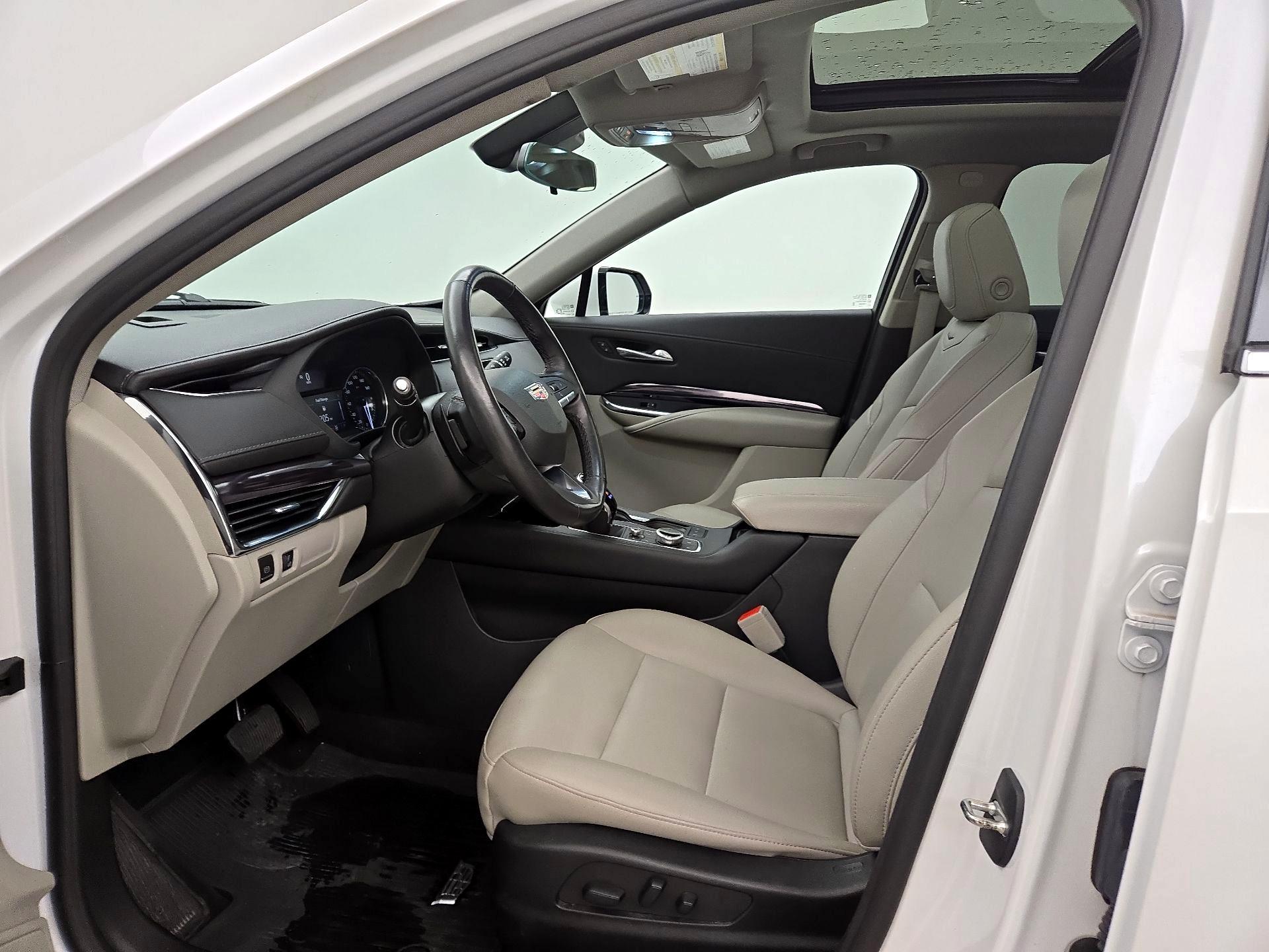 Thumbnail: 2023 Cadillac XT4 - 11