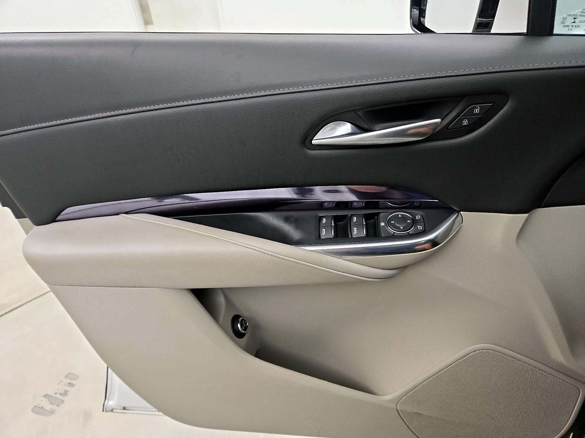 Thumbnail: 2023 Cadillac XT4 - 12