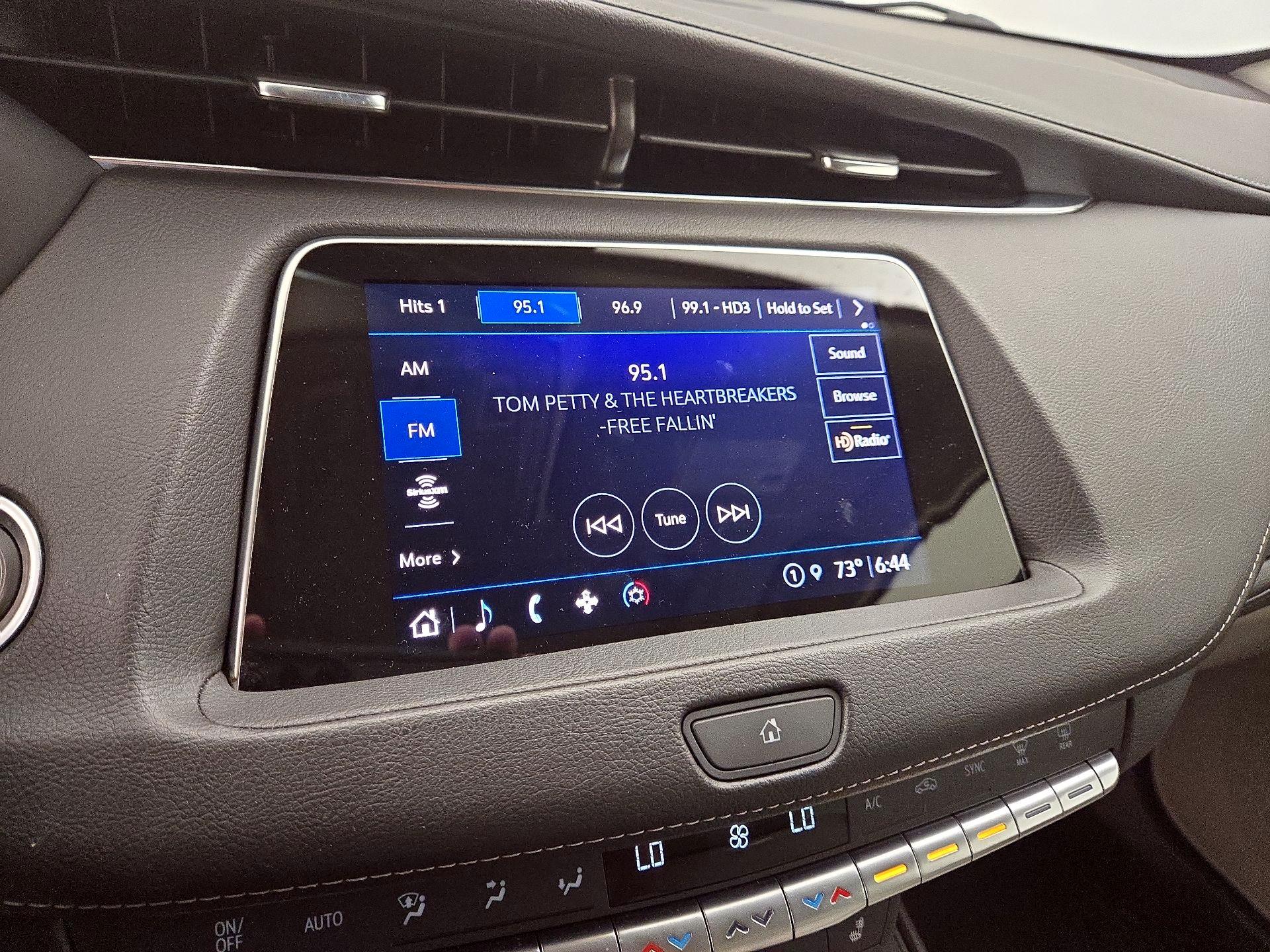 Thumbnail: 2023 Cadillac XT4 - 15