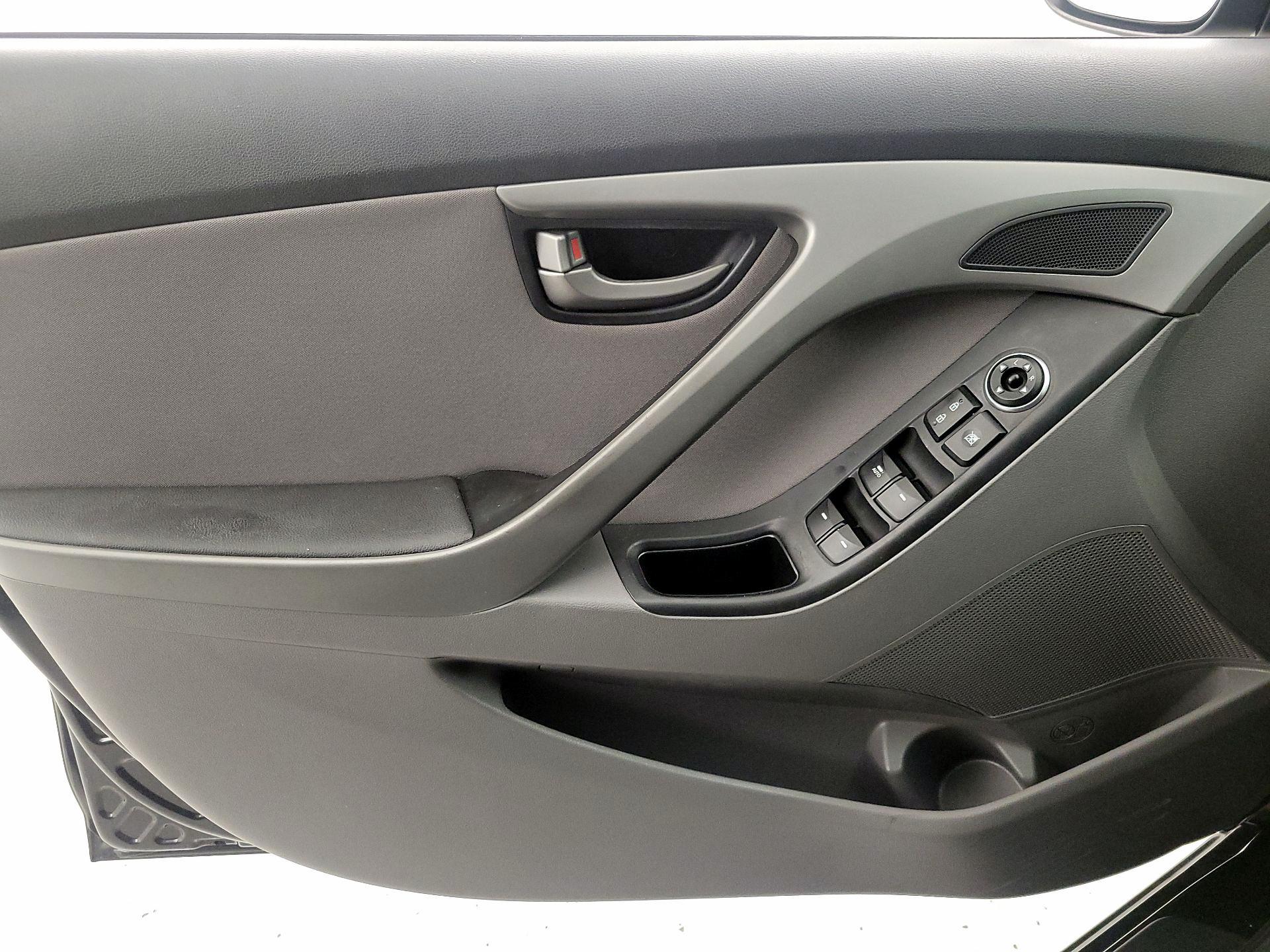 Thumbnail: 2016 Hyundai Elantra - 12