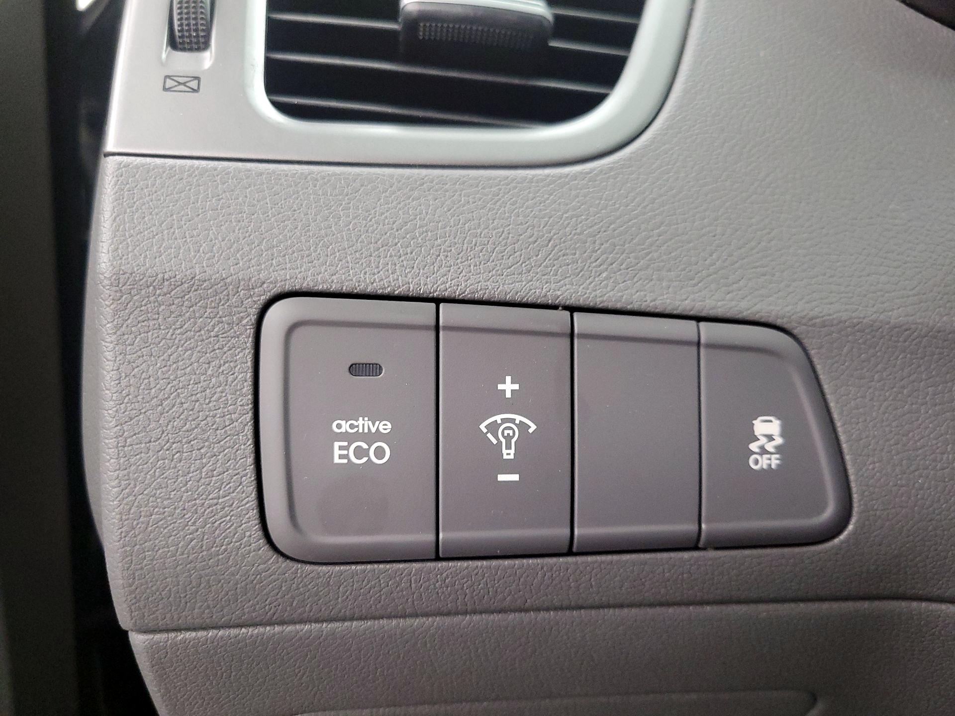Thumbnail: 2016 Hyundai Elantra - 13