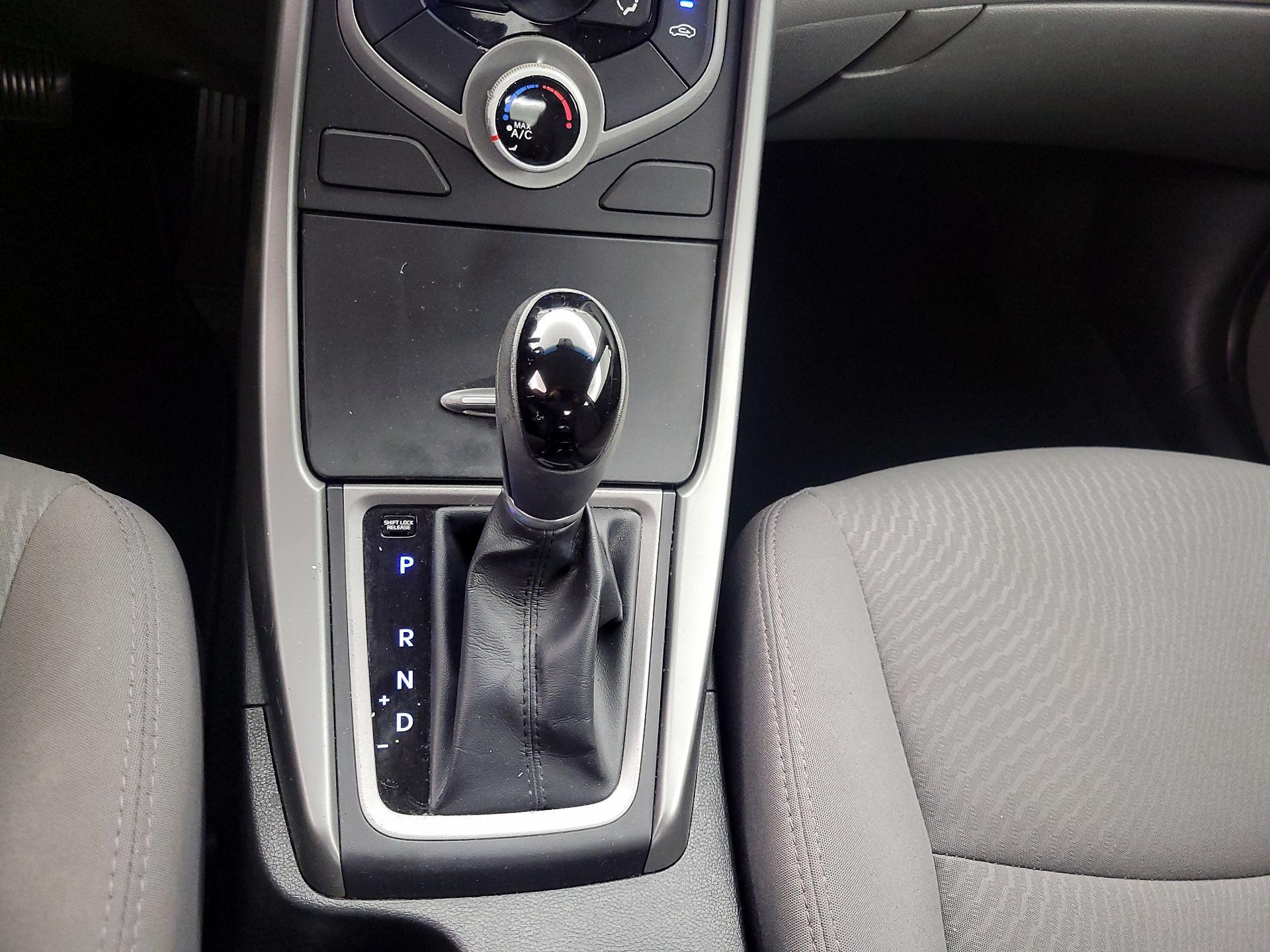Thumbnail: 2016 Hyundai Elantra - 17