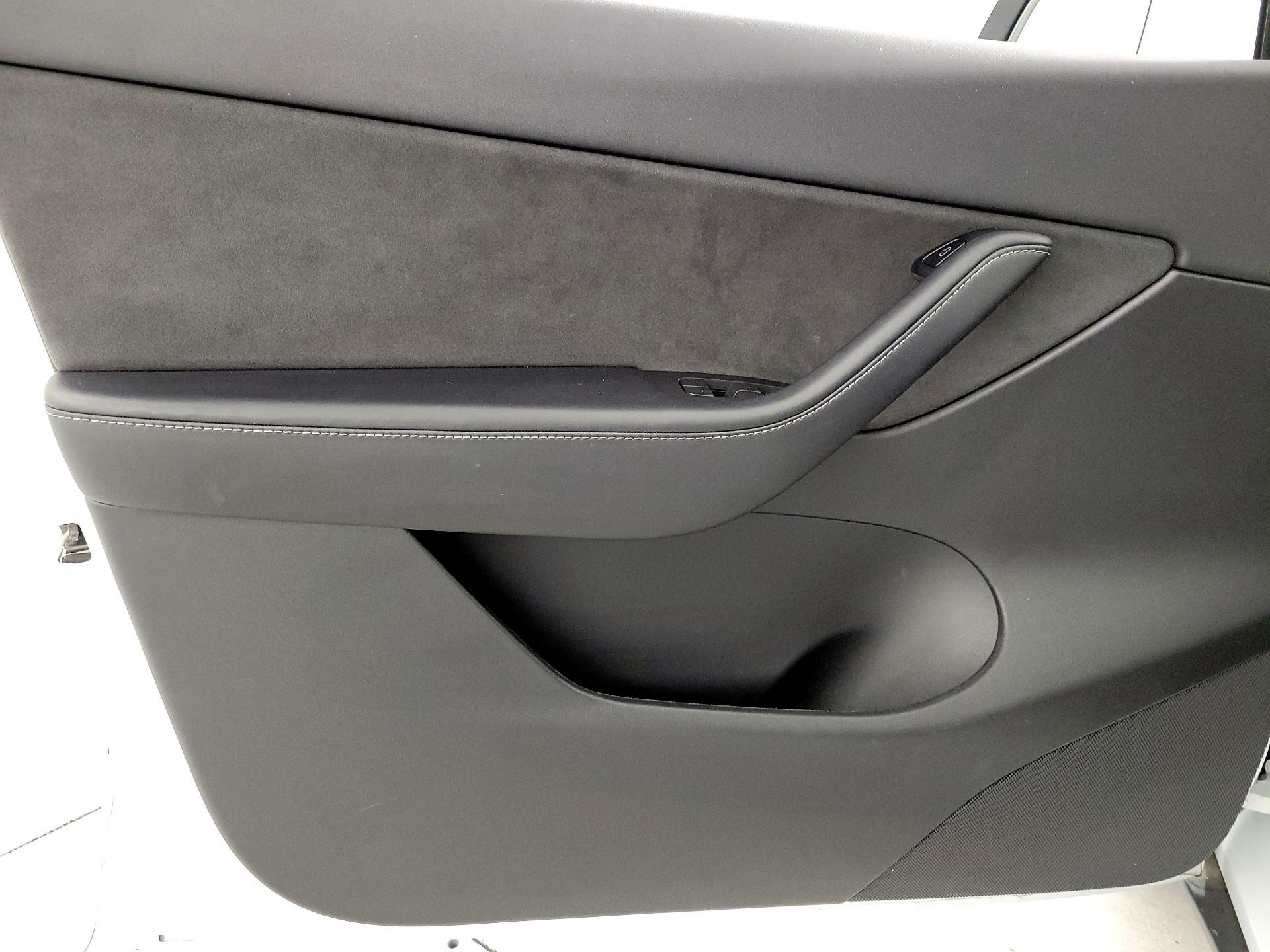 Thumbnail: 2022 Tesla Model Y - 12